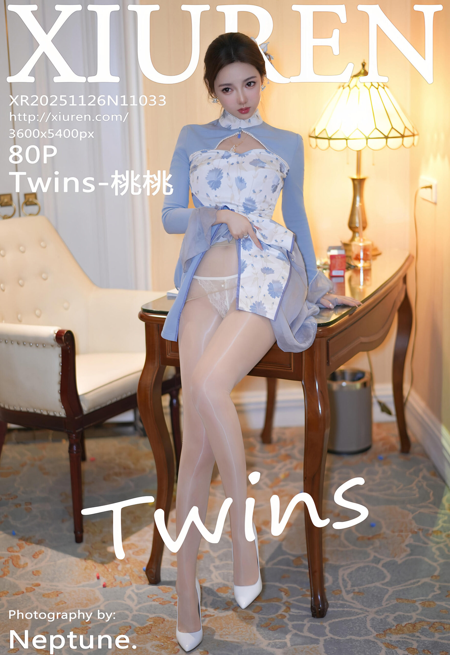 [XiuRen秀人网] No.11033 Twins-桃桃 蓝色连衣裙 白色丝袜 性感写真 [80张]