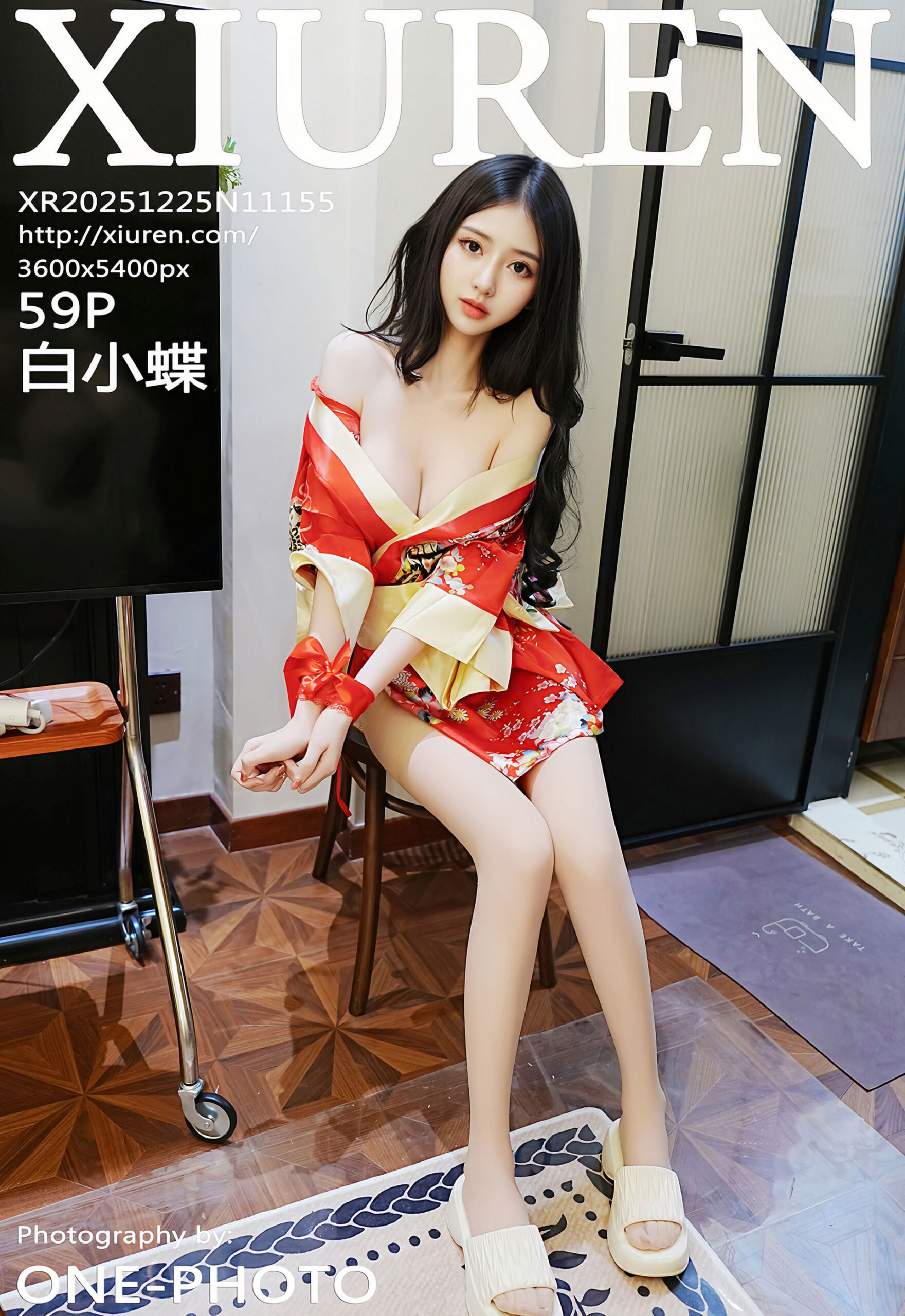 [XiuRen秀人网] No.11155 白小蝶 红色连衣短裙 白色丝袜 性感写真 [59张]