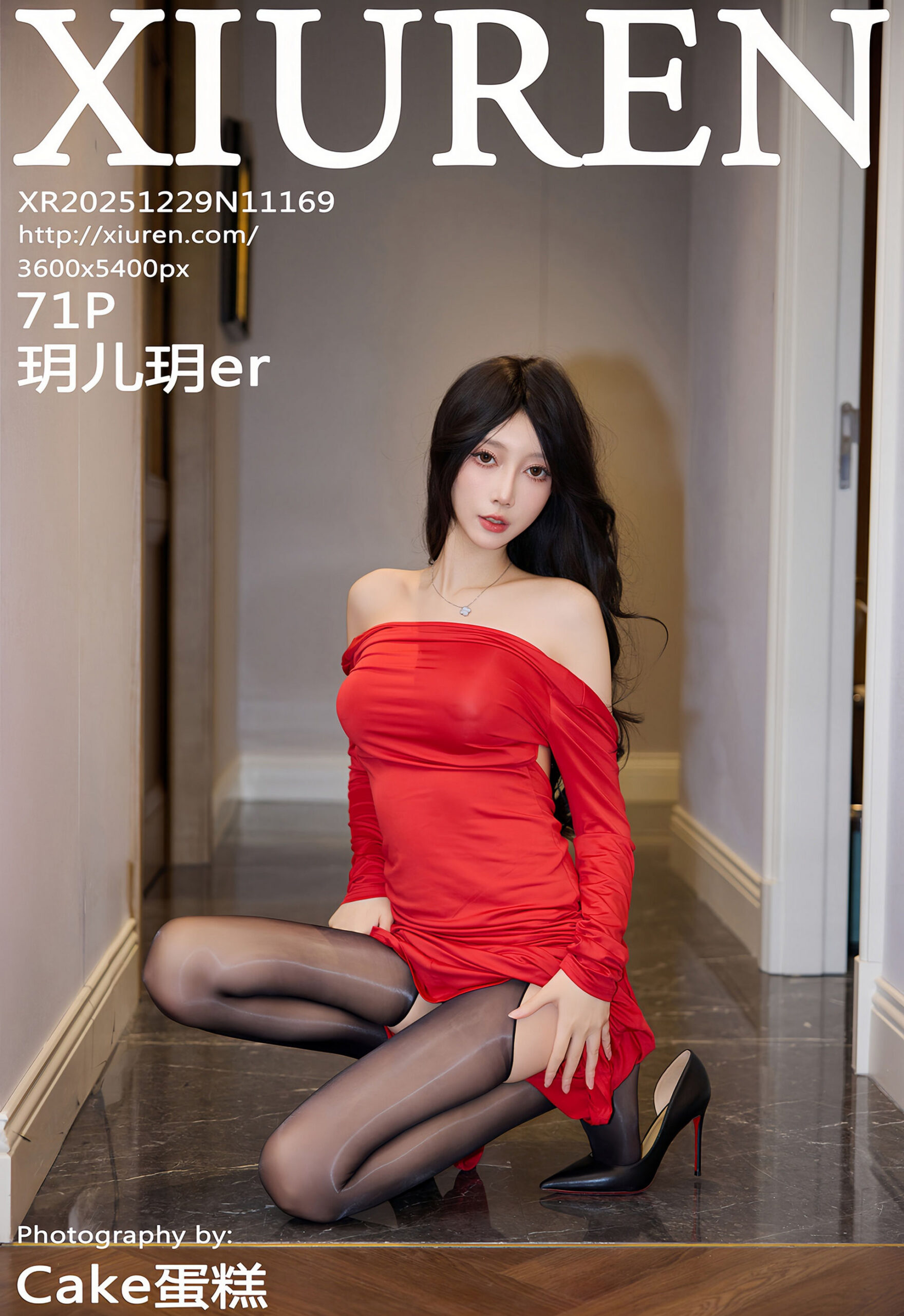 [XiuRen秀人网] No.11169 玥儿玥er 性感红色连衣裙 魅惑黑丝 江浙沪旅拍写真 [71张]