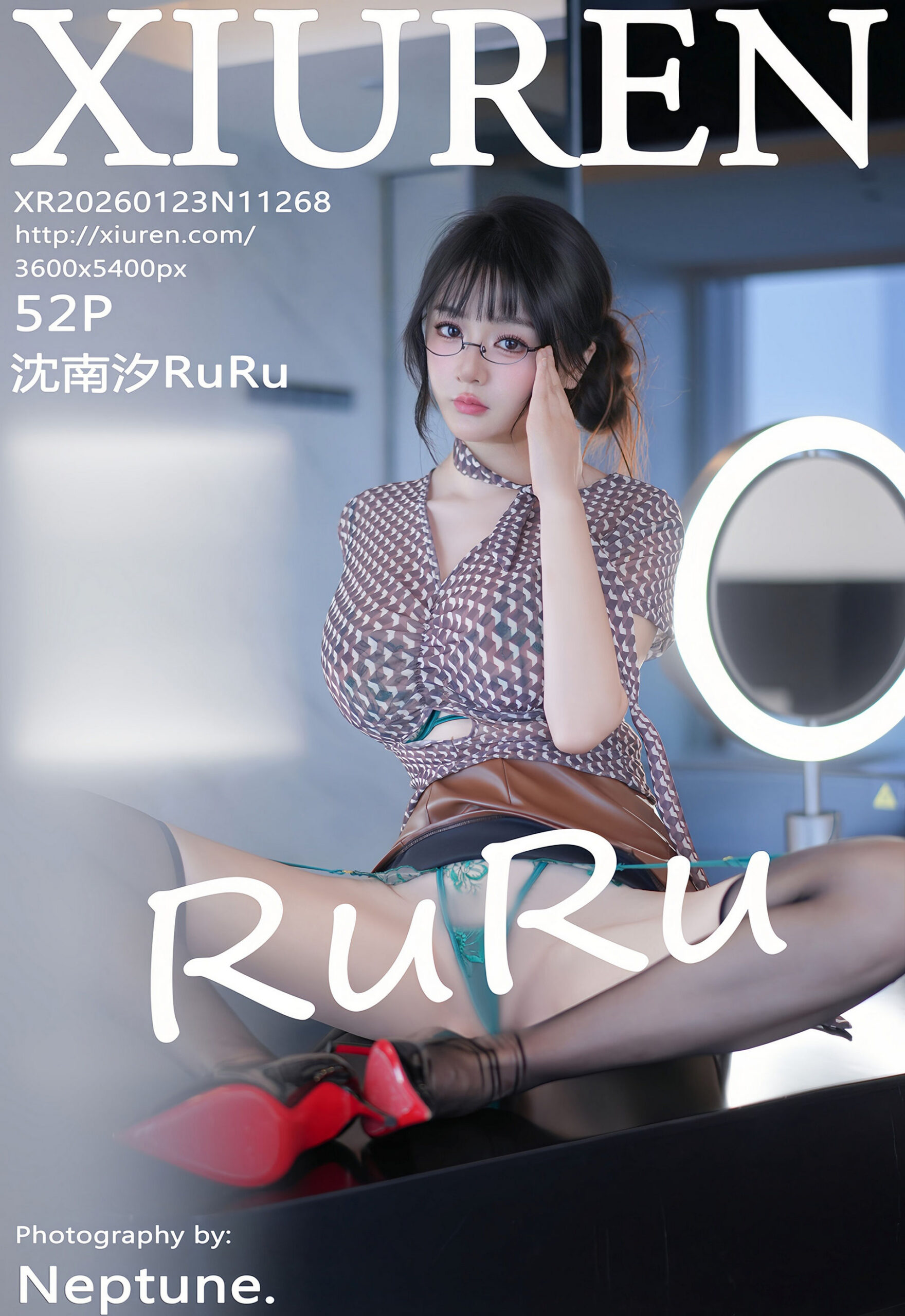 [XiuRen秀人网] No.11268 沈南汐RuRu 暖灰色上衣 棕色皮短裙 性感写真 [52张]