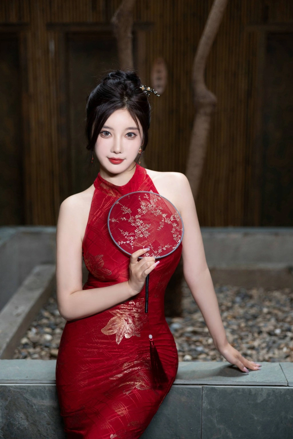 秀人网 杨晨晨 内购私拍写真 身着红色旗袍展现迷人风情