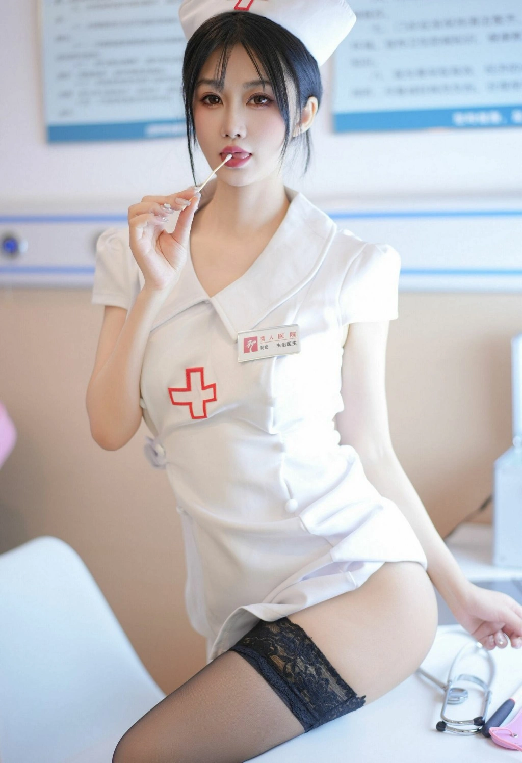 秀人网 laura阿姣 魅惑私拍写真 身着黑色丝袜的护士造型