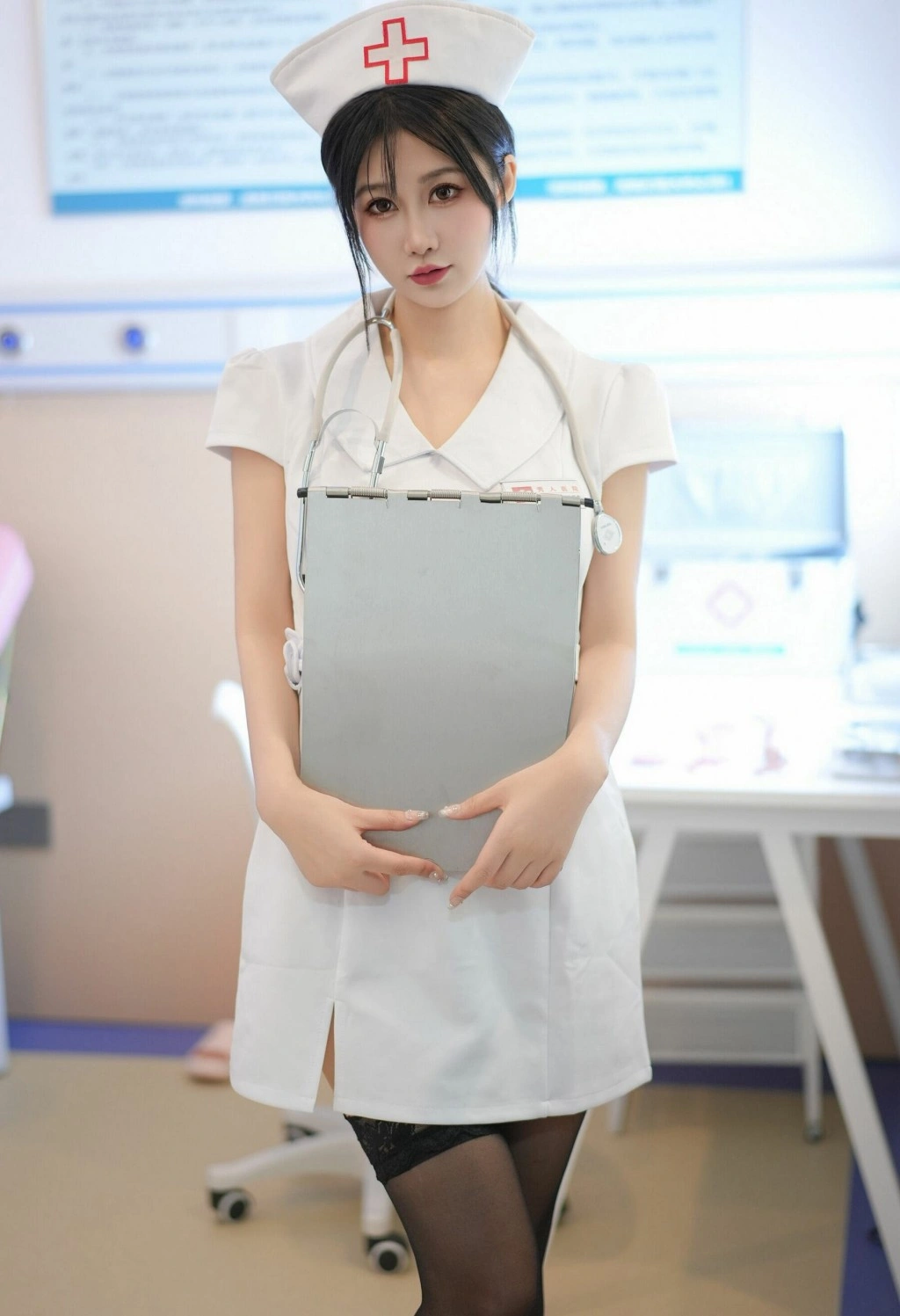 秀人网 laura阿姣 魅惑私拍写真 身着黑色丝袜的护士造型