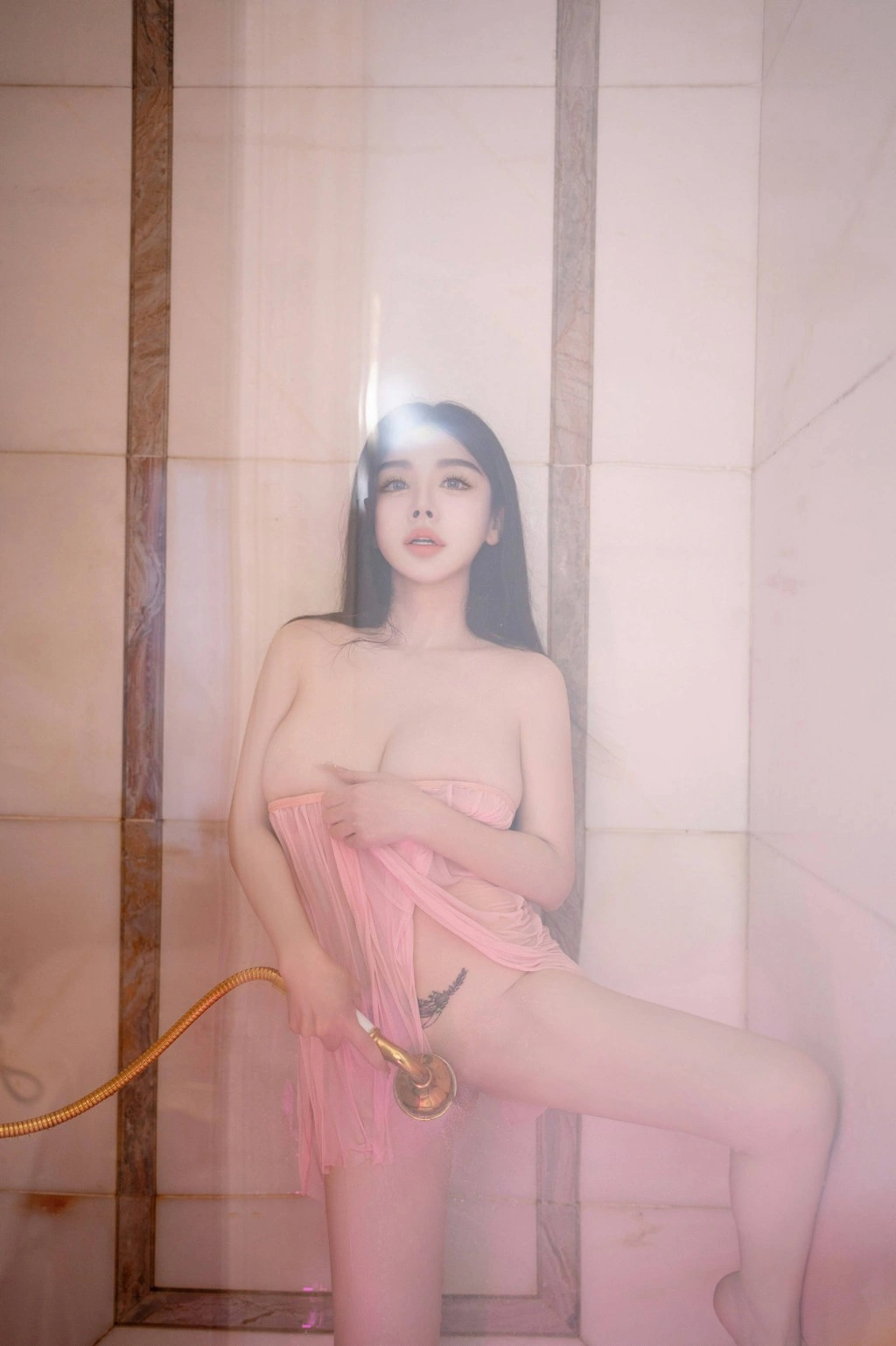 秀人网 潘思沁 浴室泡泡浴 粉红色的妩媚私房写真