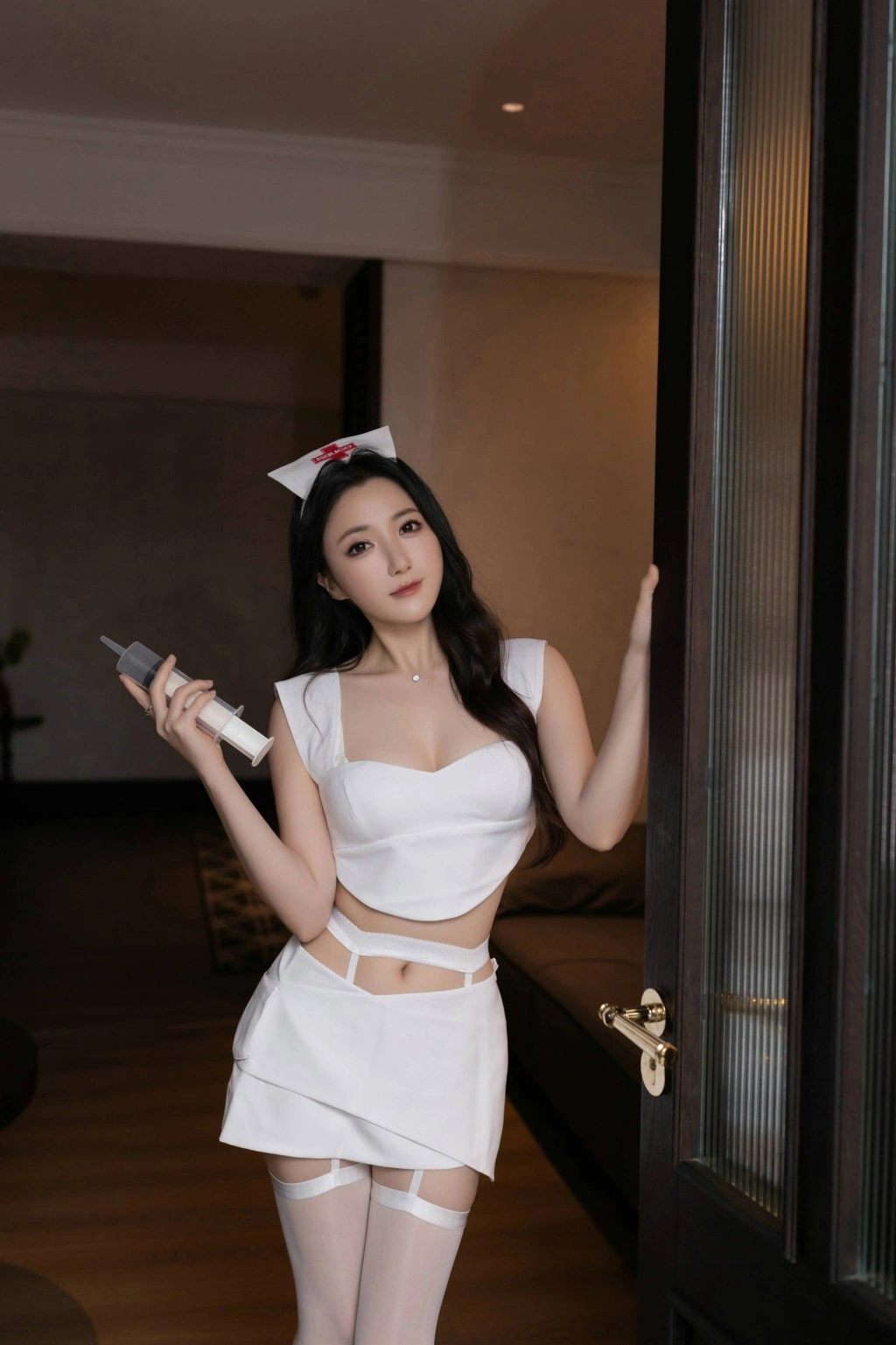 秀人网 鱼子酱 纯白护士装魅惑私拍写真插图1 秀人网 鱼子酱 纯白护士装魅惑私拍写真
