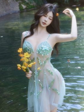 秀人网 尹甜甜 溪畔薄纱裙性感魅惑写真