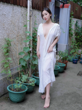 秀人网 楠芝 白裙私拍写真 魅惑韵味十足