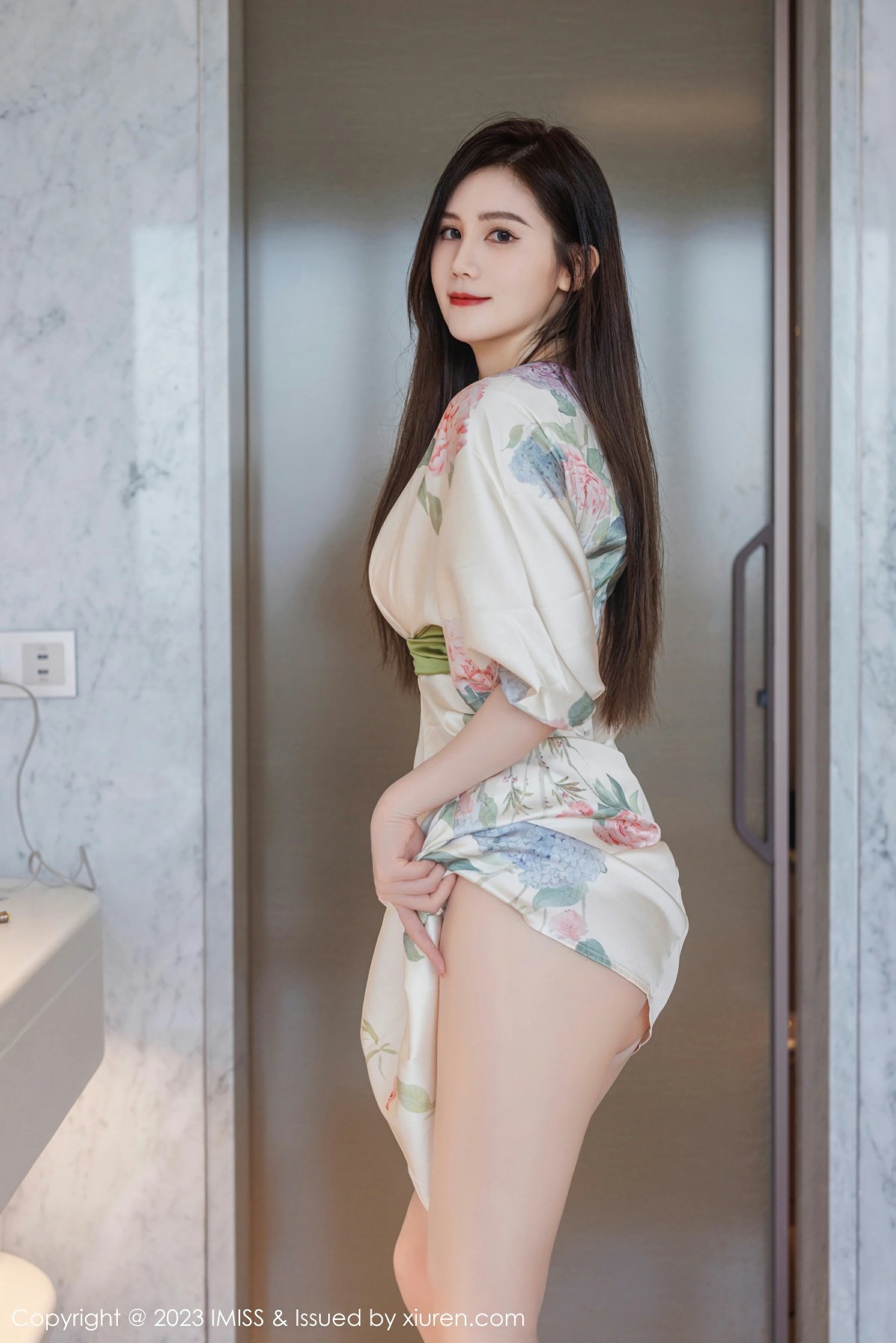 [IMISS爱蜜社] VOL.745 SISY思 白色带图案长裙 性感写真 [55张]