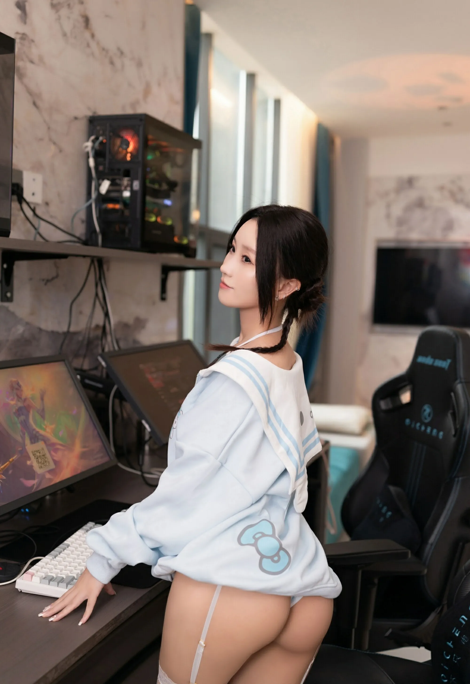 [XiuRen秀人网] 杏子Yada 蓝色卫衣 白色丝袜 性感写真 [72张]