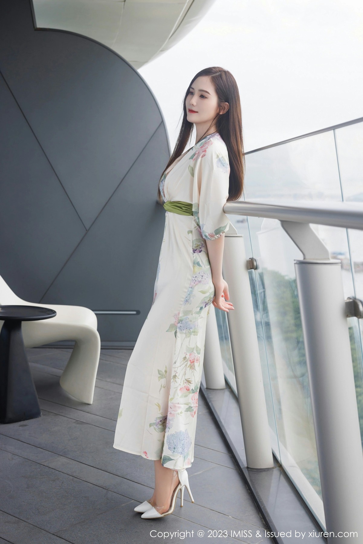 [IMISS爱蜜社] VOL.745 SISY思 白色带图案长裙 性感写真 [55张]