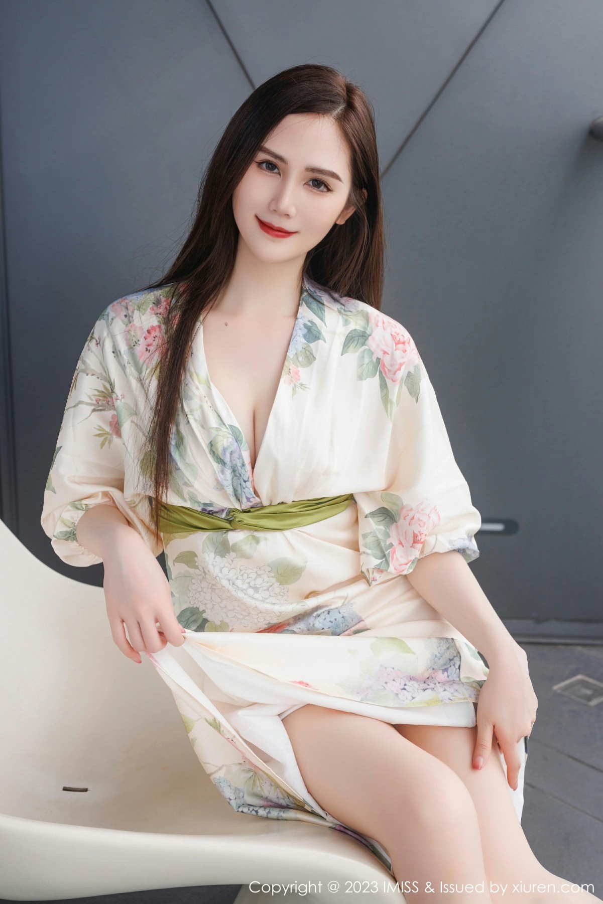 [IMISS爱蜜社] VOL.745 SISY思 白色带图案长裙 性感写真 [55张]