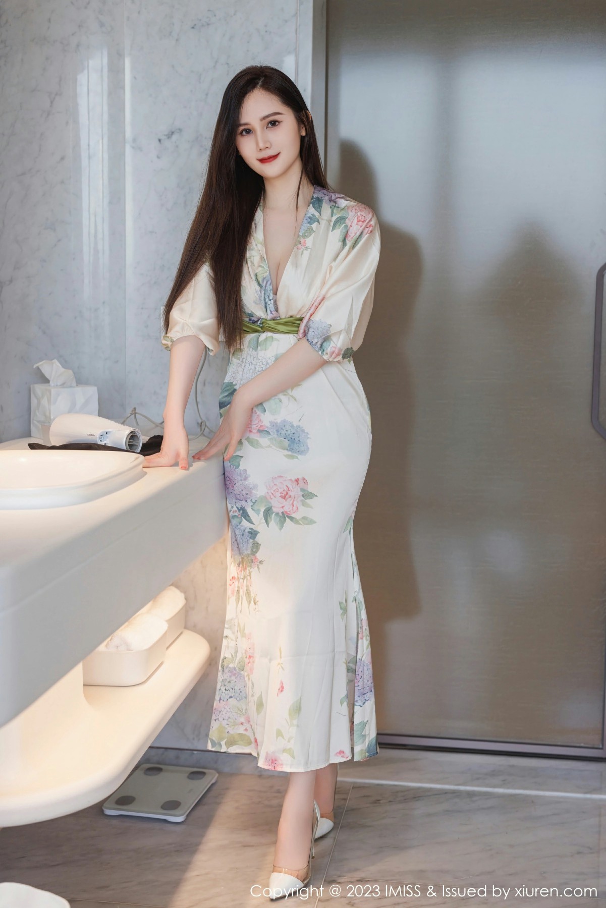 [IMISS爱蜜社] VOL.745 SISY思 白色带图案长裙 性感写真 [55张]