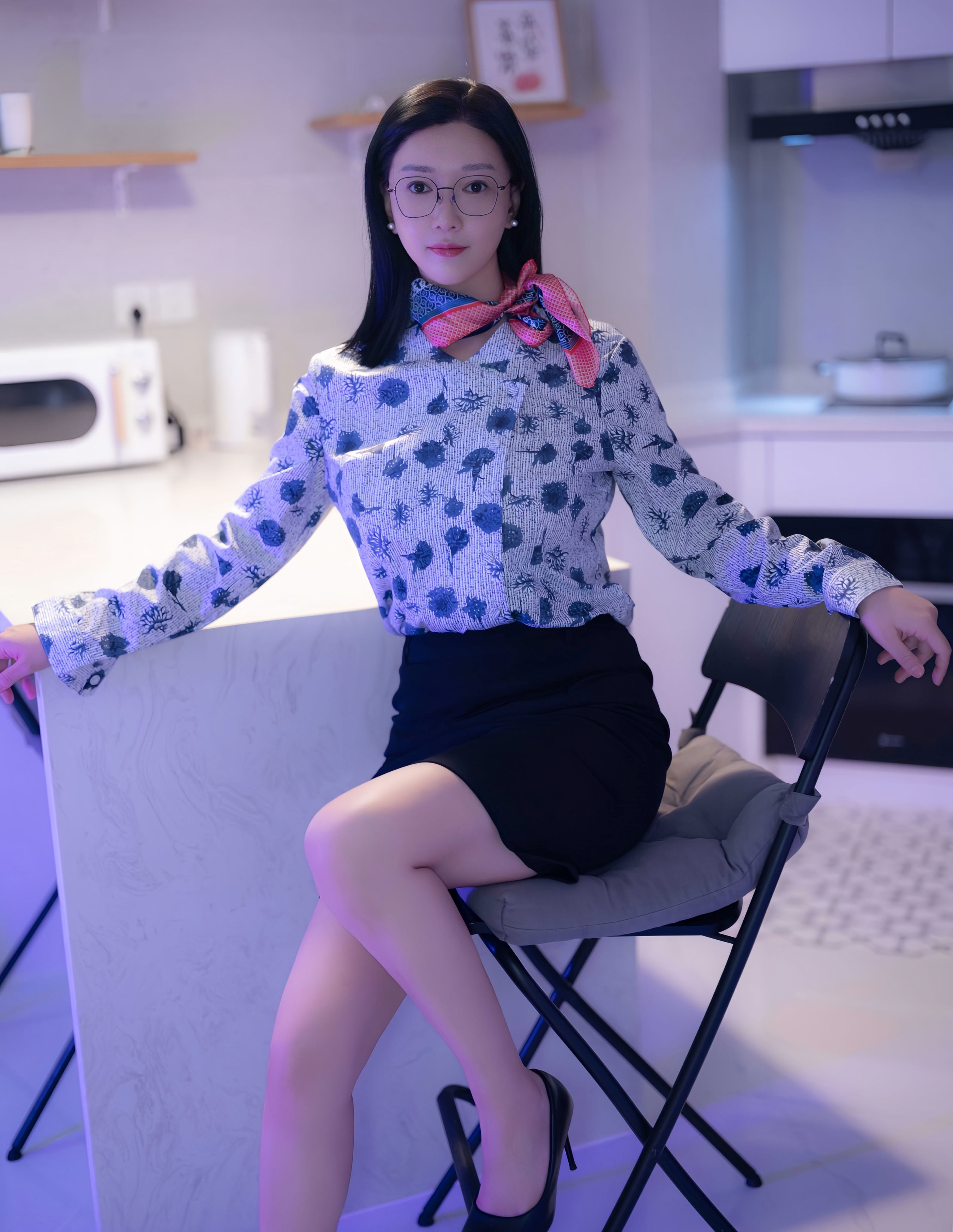 [XiuRen秀人网] No.10866 雅茹老师 深色OL服饰 性感写真 [61张]