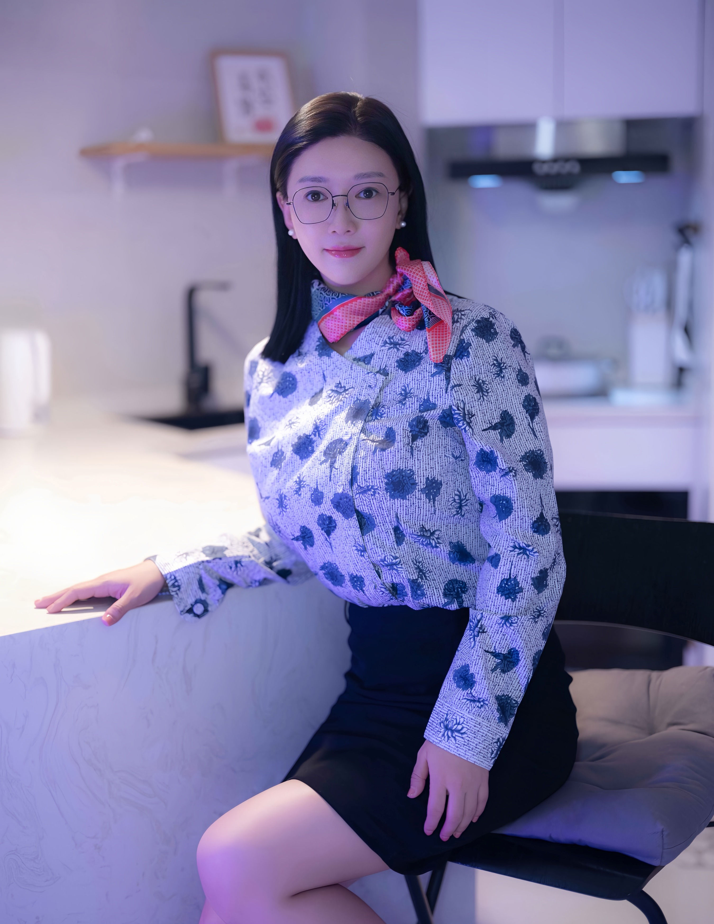 [XiuRen秀人网] No.10866 雅茹老师 深色OL服饰 性感写真 [61张]