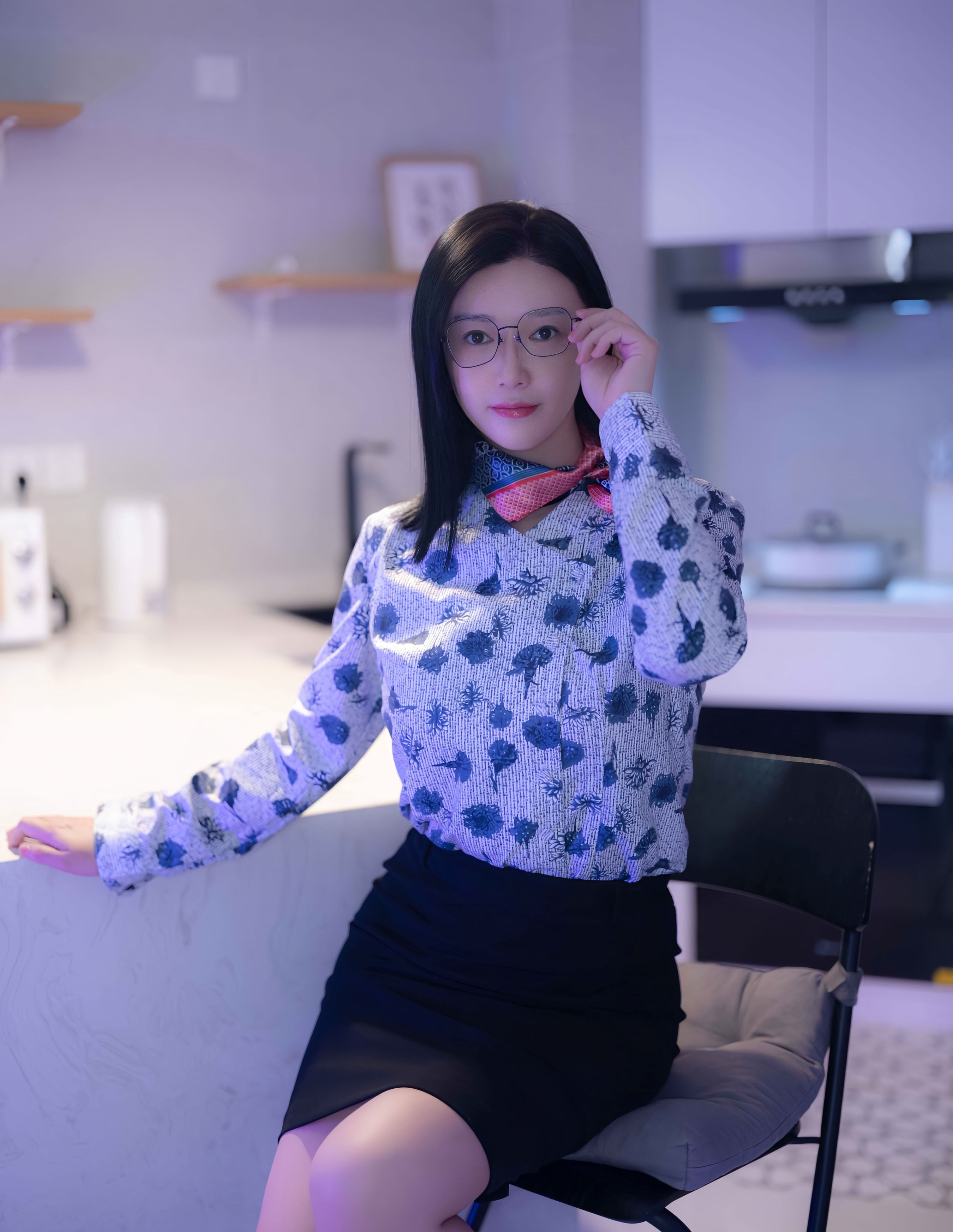 [XiuRen秀人网] No.10866 雅茹老师 深色OL服饰 性感写真 [61张]