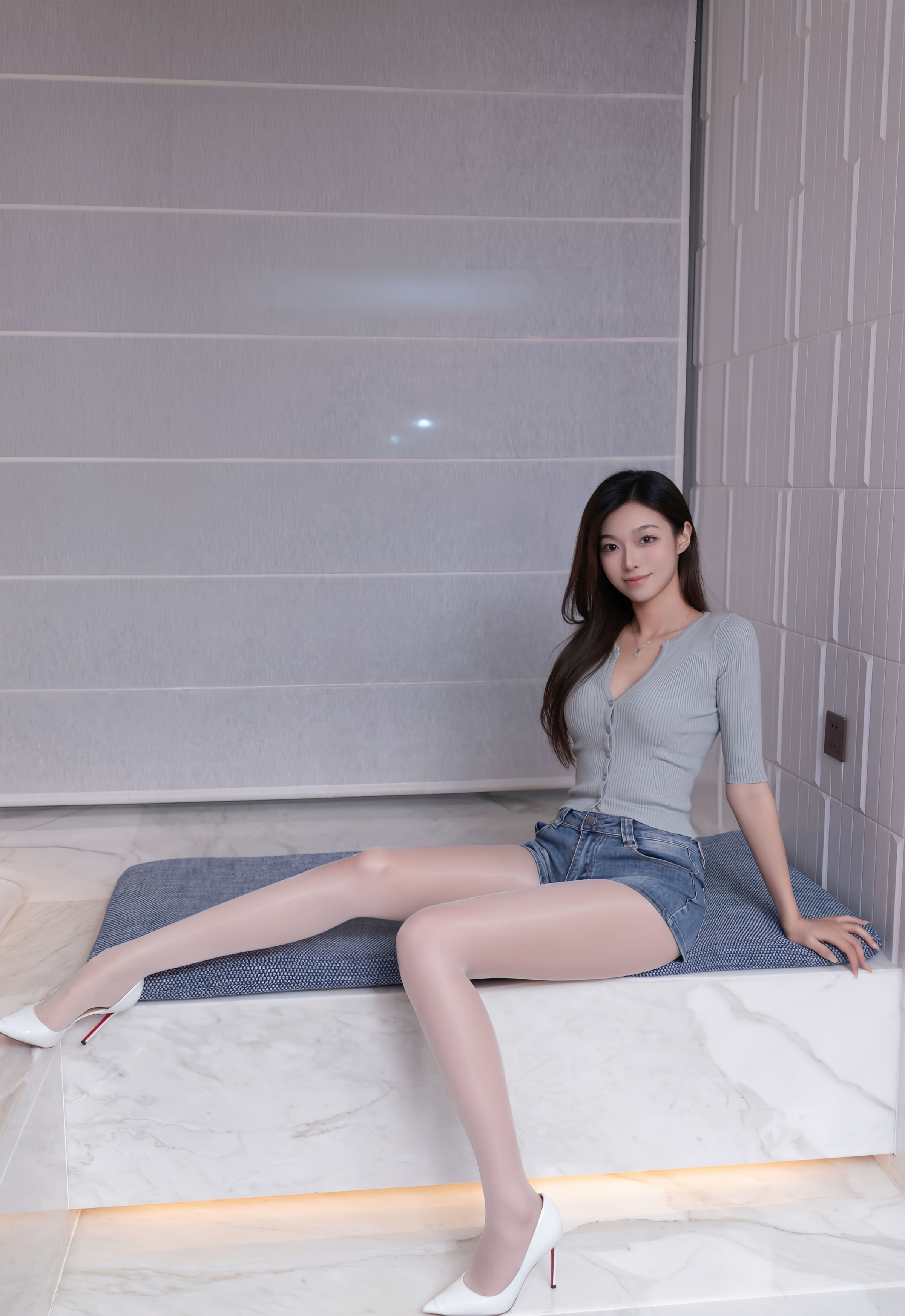 [XiuRen秀人网] No.10881 kiki柚柚 蓝色超短牛仔裤 性感写真 [80张]