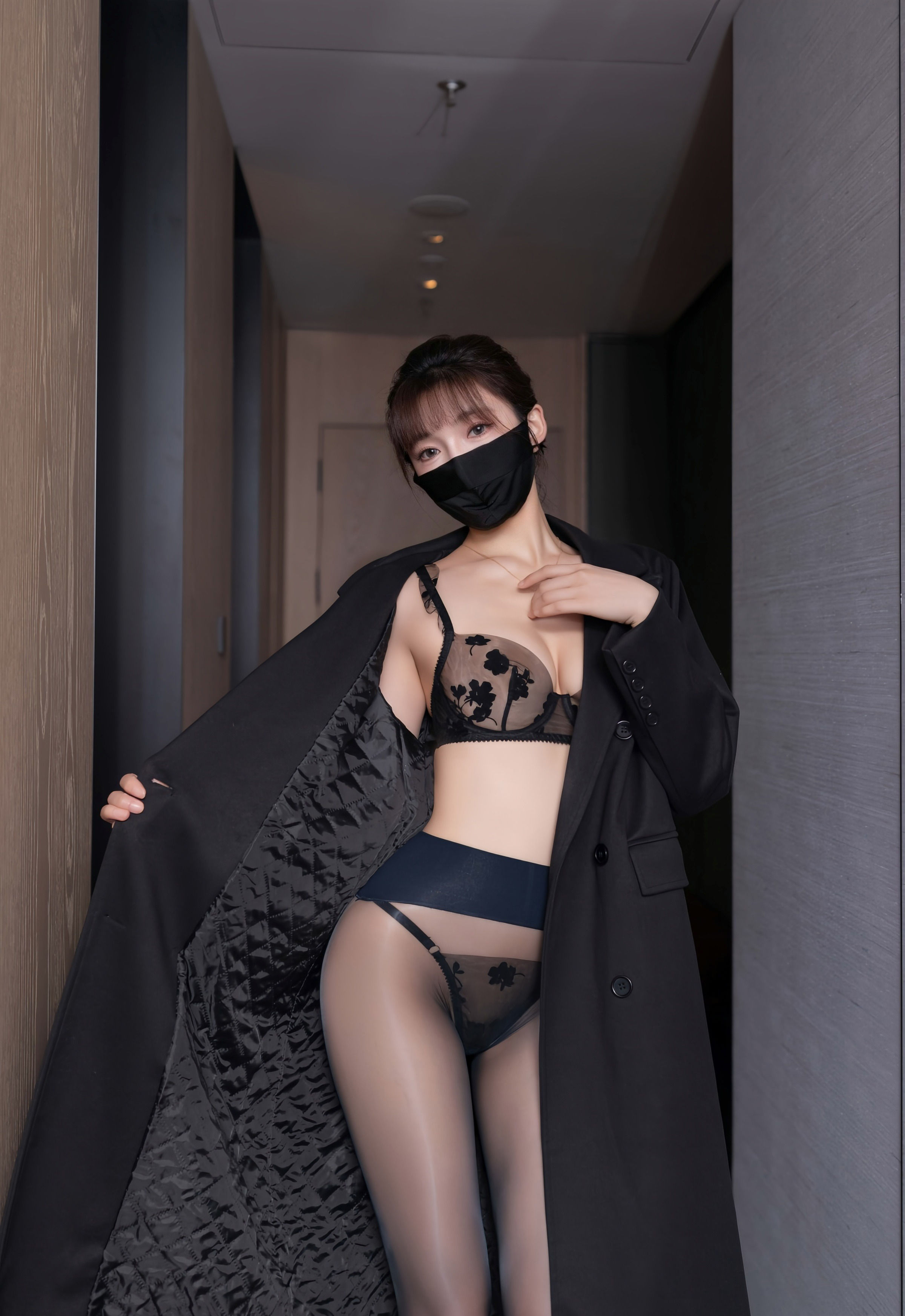 [XiuRen秀人网] No.10880 陆萱萱 性感黑色蕾丝内衣 西安旅拍写真 [77张]