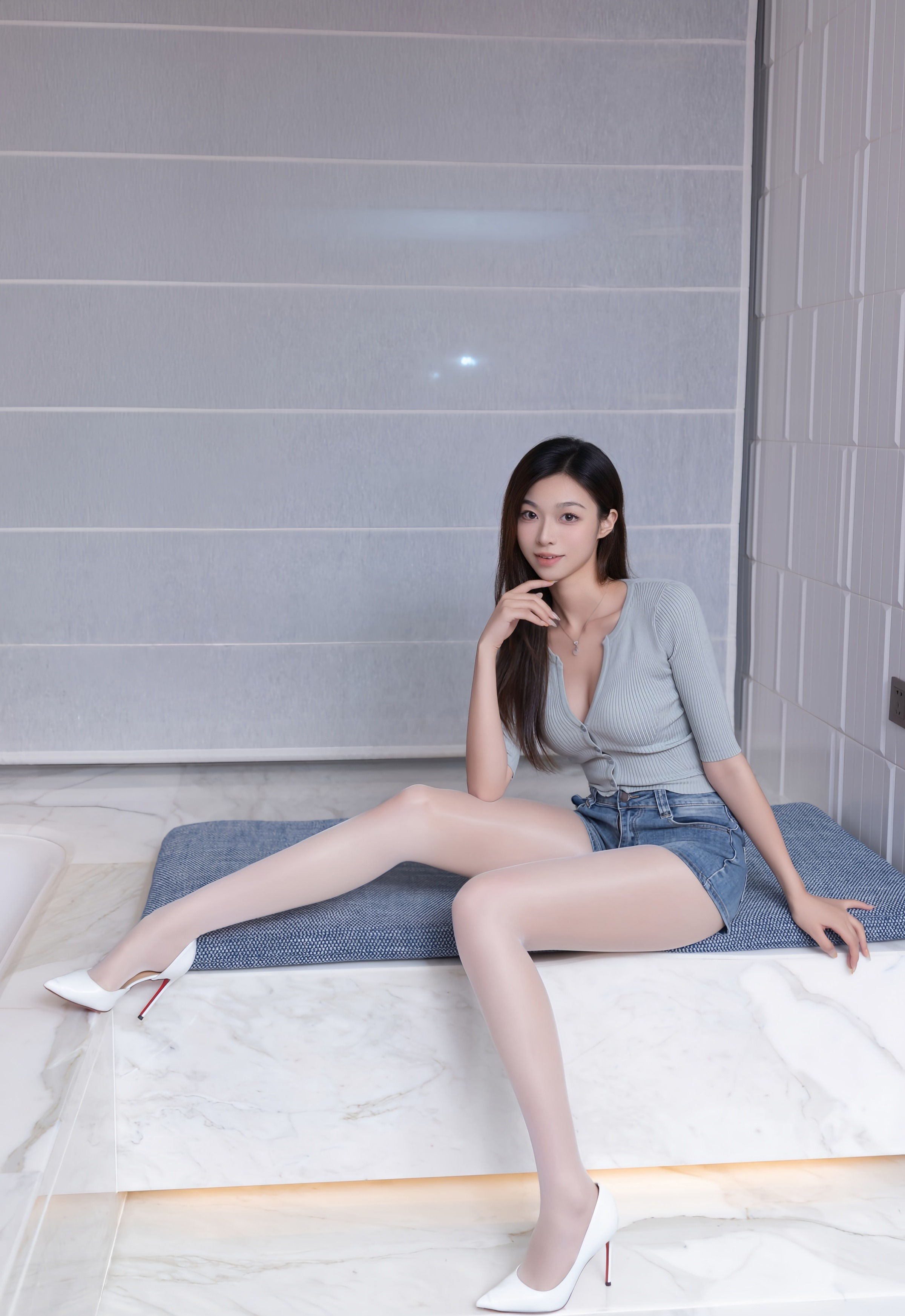 [XiuRen秀人网] No.10881 kiki柚柚 蓝色超短牛仔裤 性感写真 [80张]