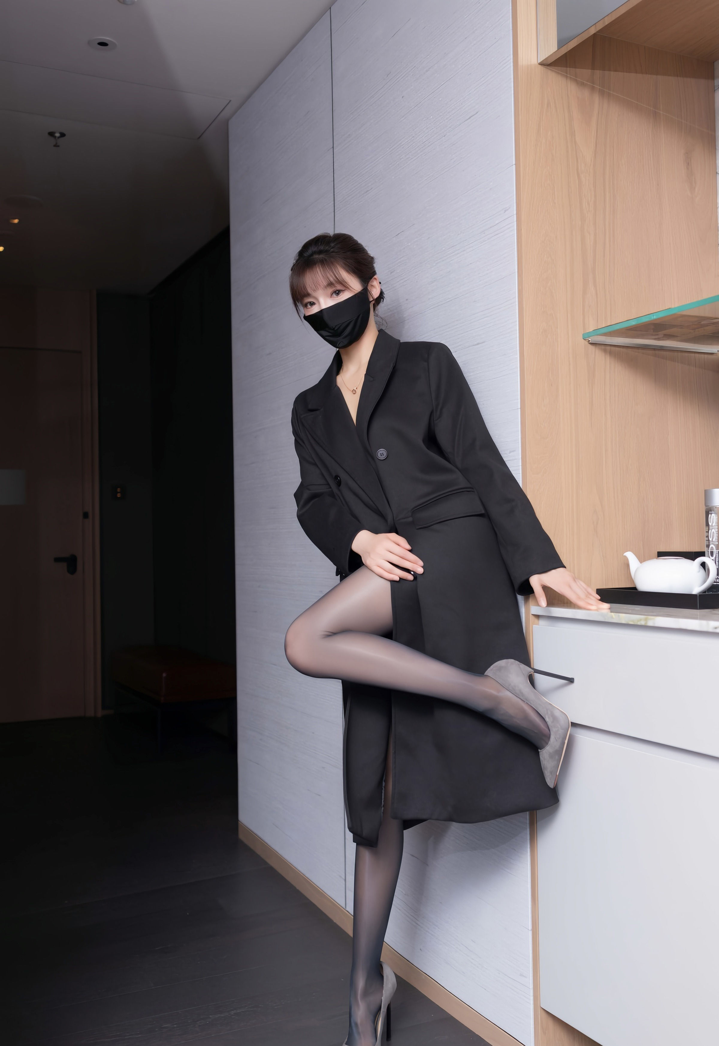 [XiuRen秀人网] No.10880 陆萱萱 性感黑色蕾丝内衣 西安旅拍写真 [77张]