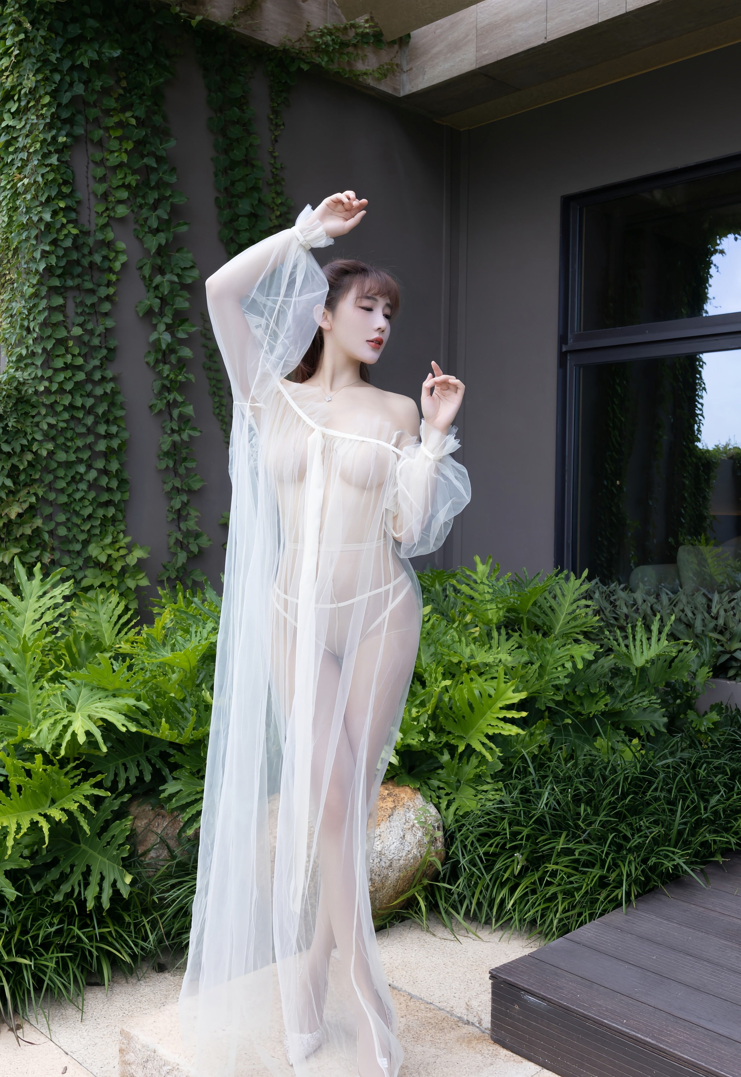 [XiuRen秀人网] No.10903 陆萱萱 轻透白纱 诱人肉丝 性感写真 [70张]插图1