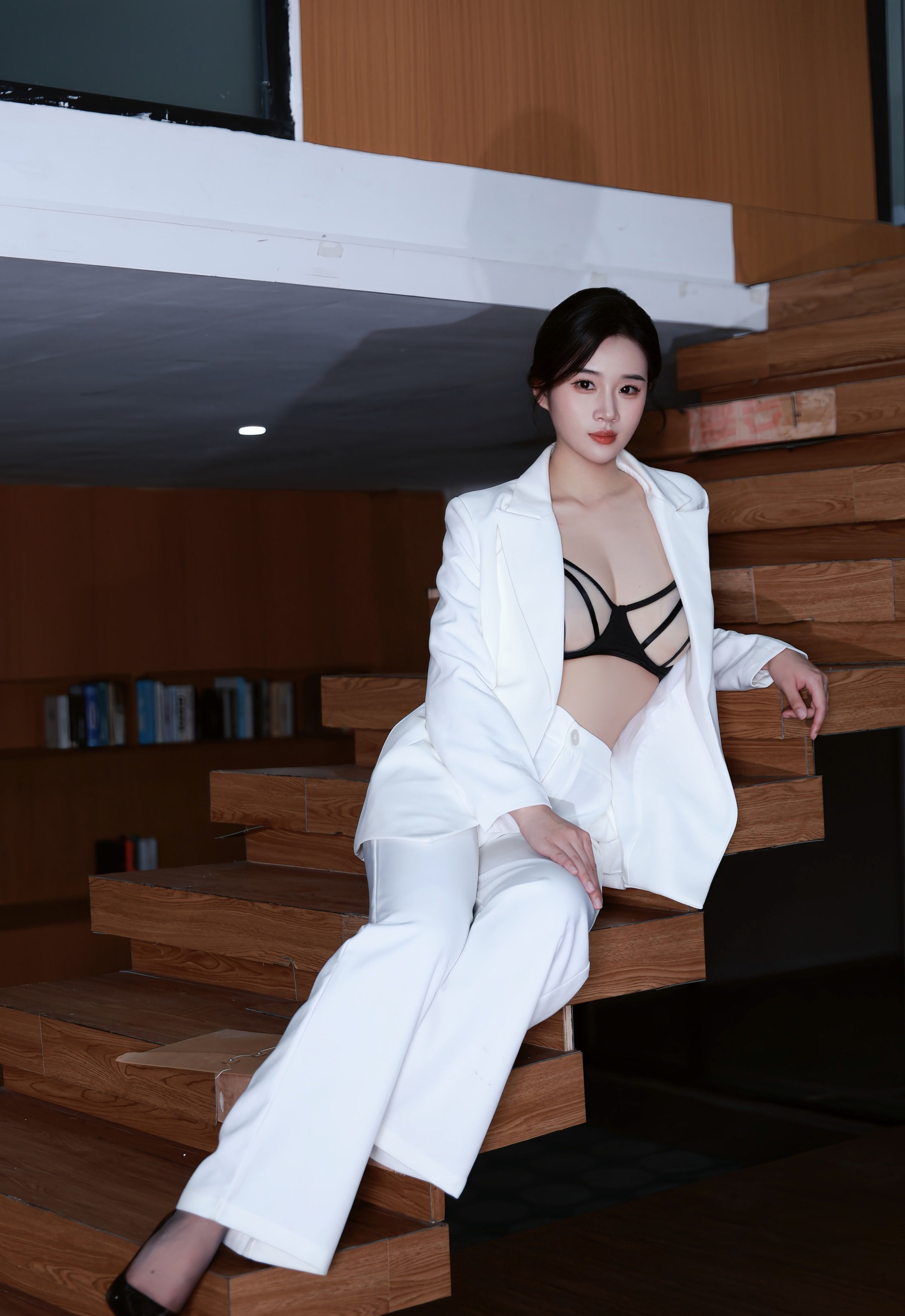 [XiuRen秀人网] No.10908 南乔 白色西装 魅惑黑丝 性感写真 [72张]插图