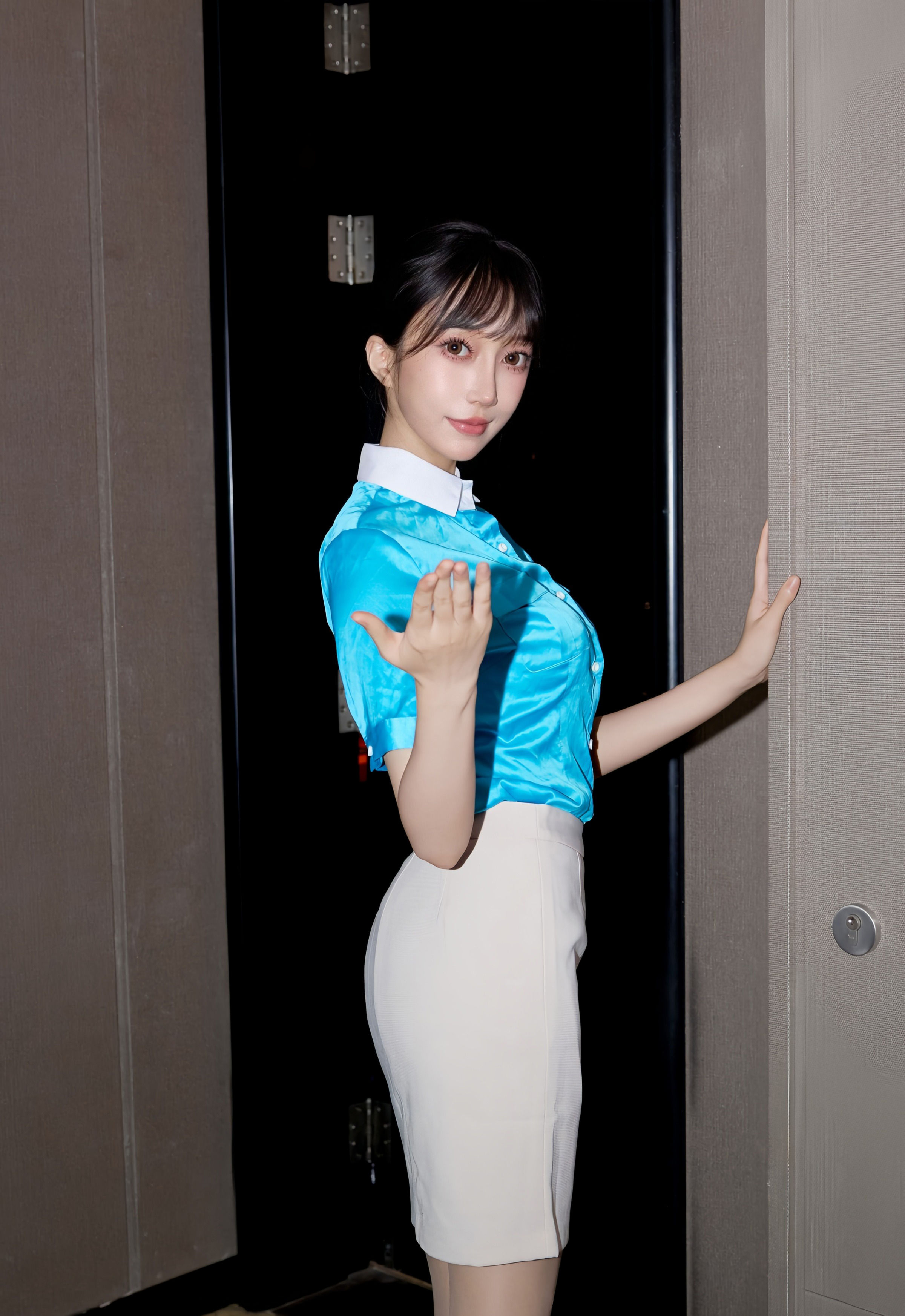 [XiuRen秀人网] No.10914 玥儿玥er 性感空姐制服诱惑 上海旅拍写真 [62张]插图