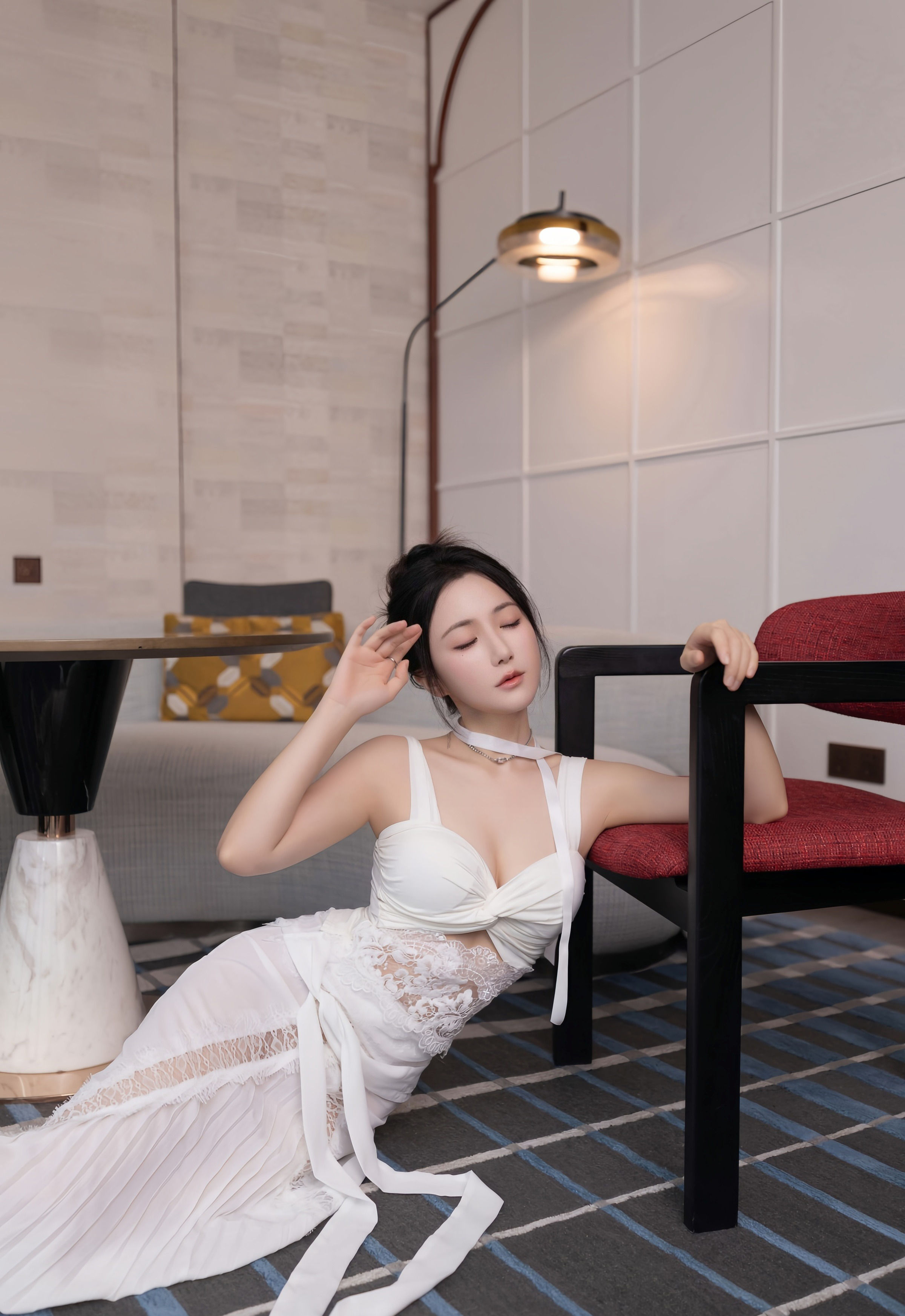 [XiuRen秀人网] No.10911 鱼子酱Fish 白色长裙 性感写真 [76张]插图