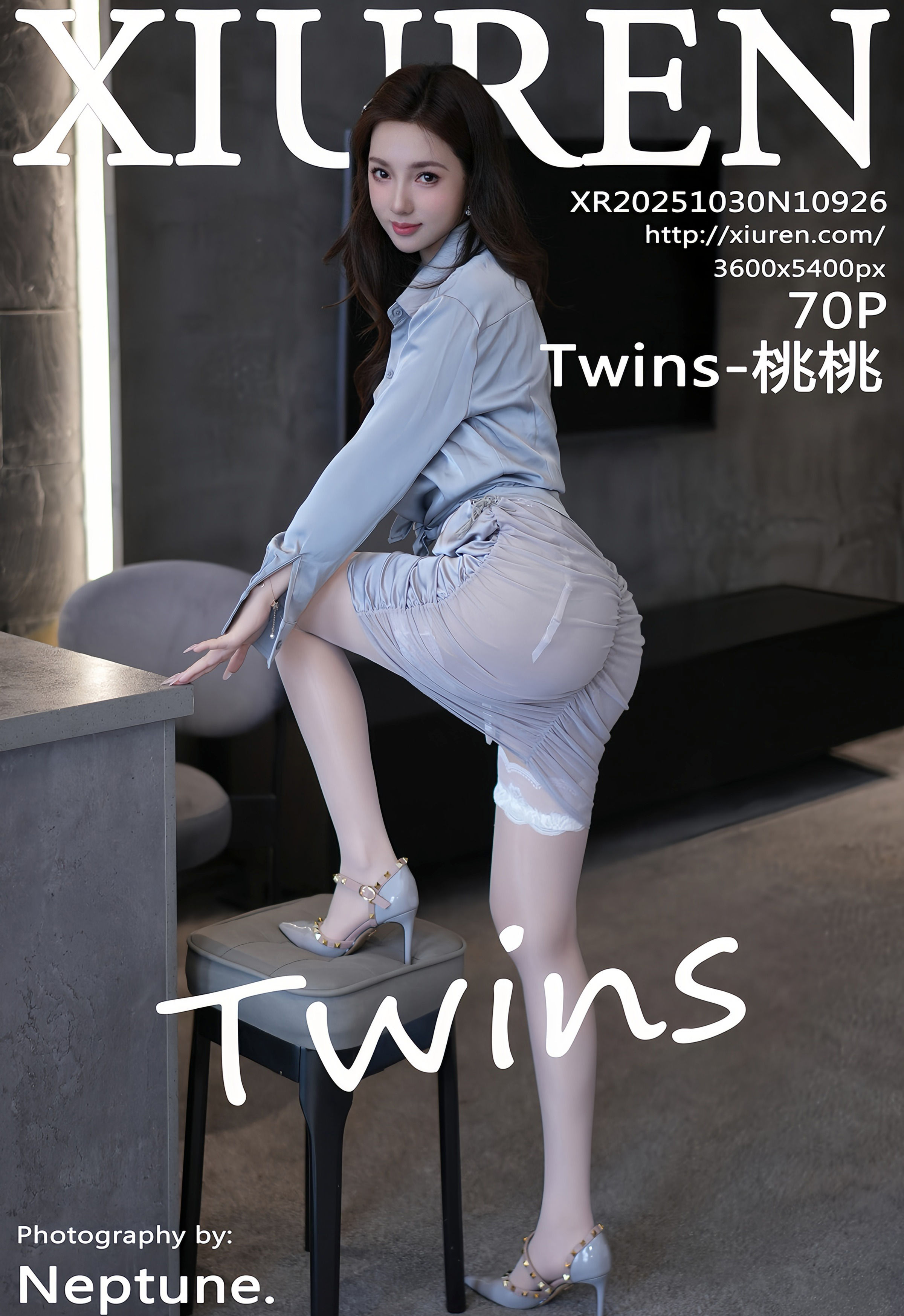 [XiuRen秀人网] No.10926 Twins-桃桃 浅色连衣短裙 诱人白色丝袜 性感写真 [70张]插图