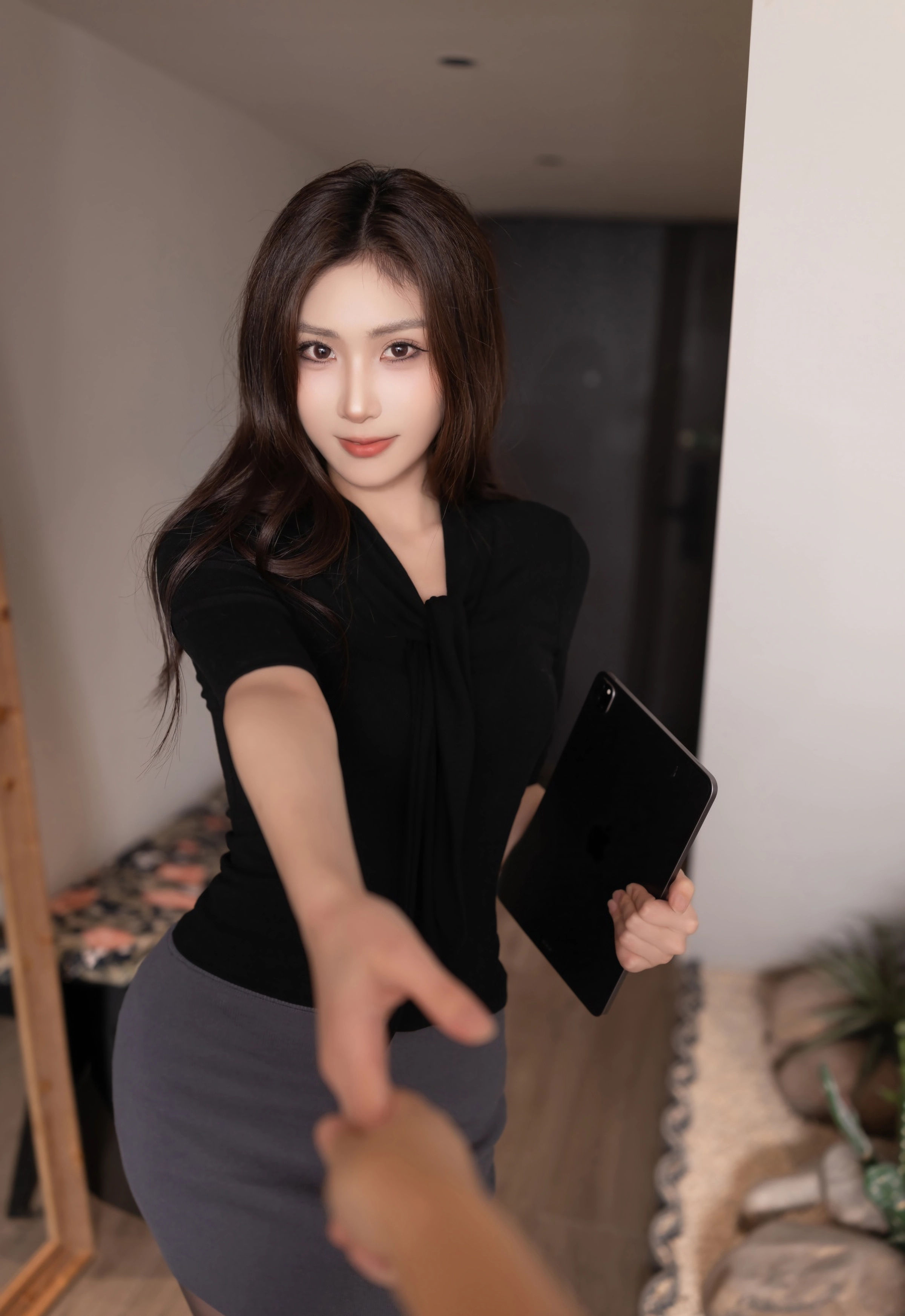 [XiuRen秀人网] No.10930 刘婷婷 黑色OL服饰 性感写真 [77张]插图