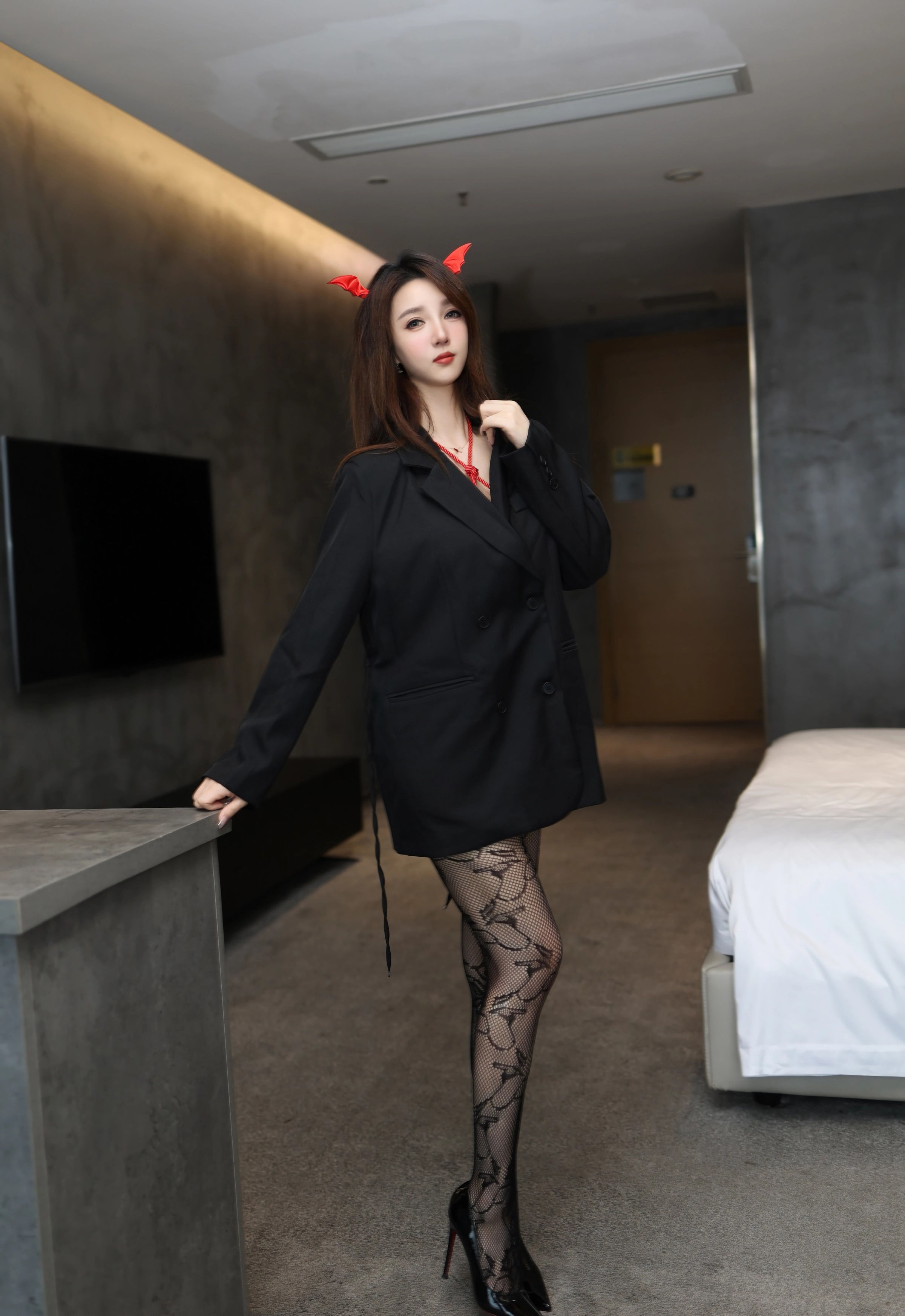 [YOUMI尤蜜荟] VOL.1176 Twins-夭夭 黑色服饰 性感写真 [73张]插图