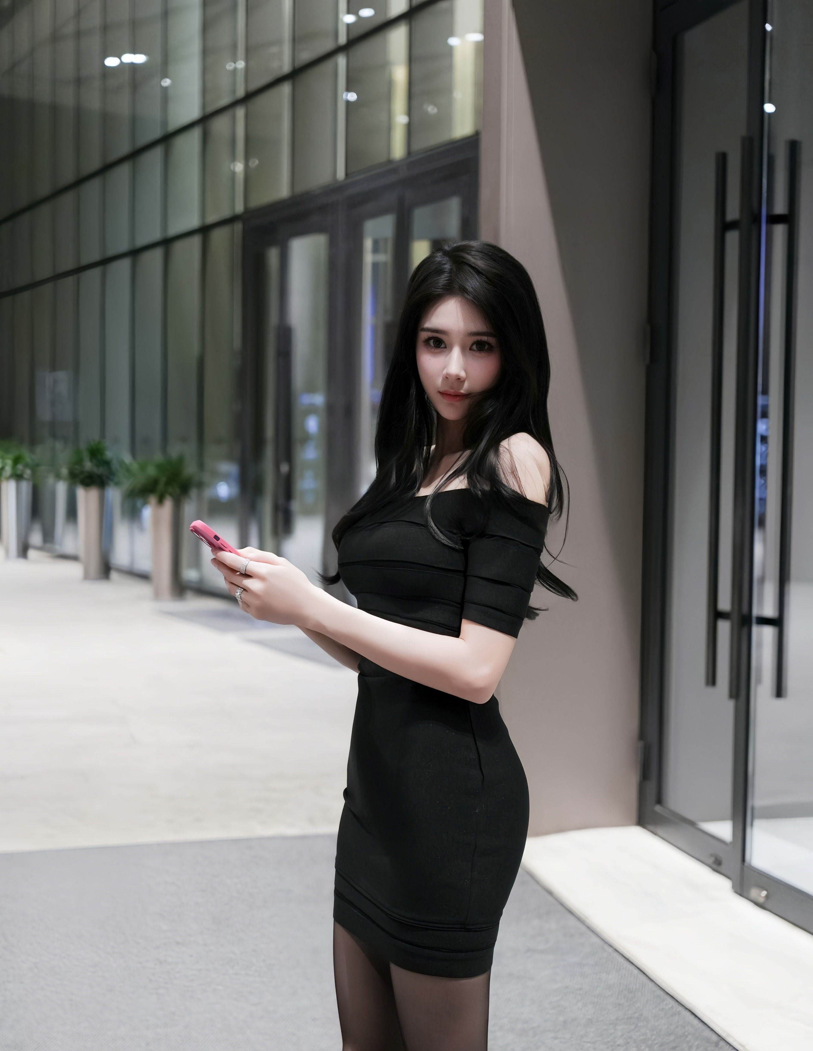 [XiuRen秀人网] No.10942 椰汁糯米姬 黑色连衣短裙 性感写真 [53张]插图1