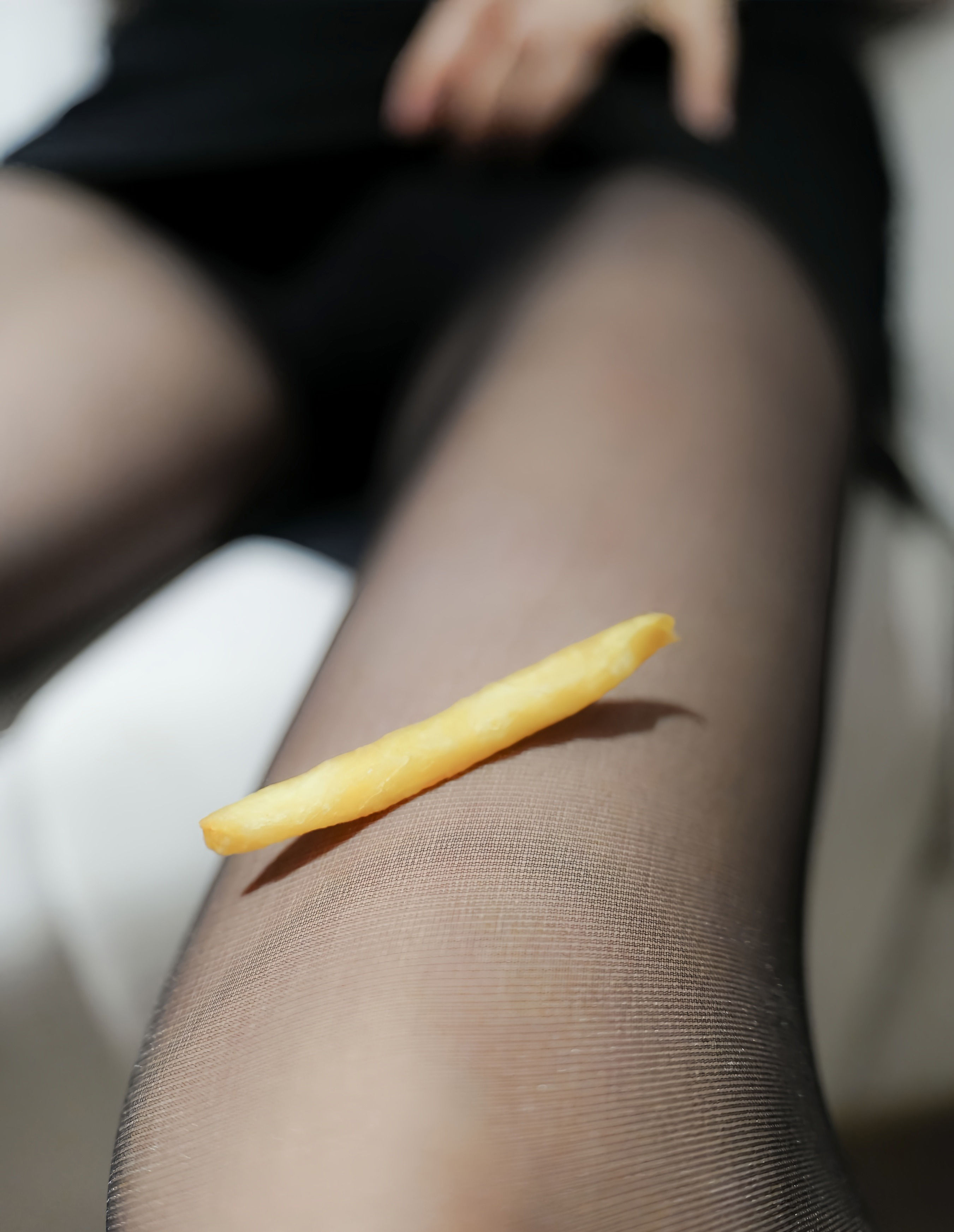 [XiuRen秀人网] No.10942 椰汁糯米姬 黑色连衣短裙 性感写真 [53张]插图