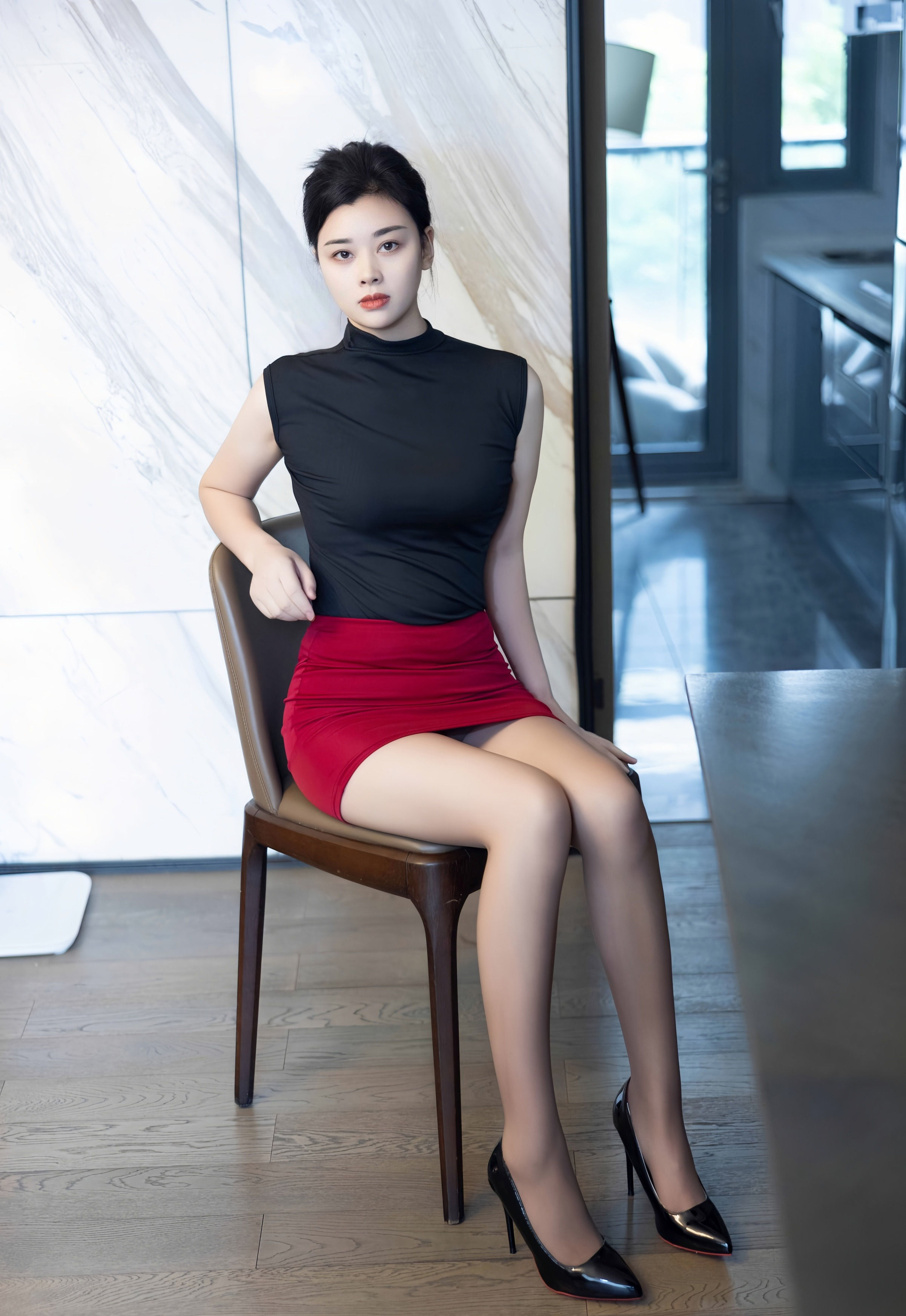 [XiuRen秀人网] No.10948 徐清妍 新人首套写真 黑色OL服饰 性感魅惑黑丝 [80张]插图