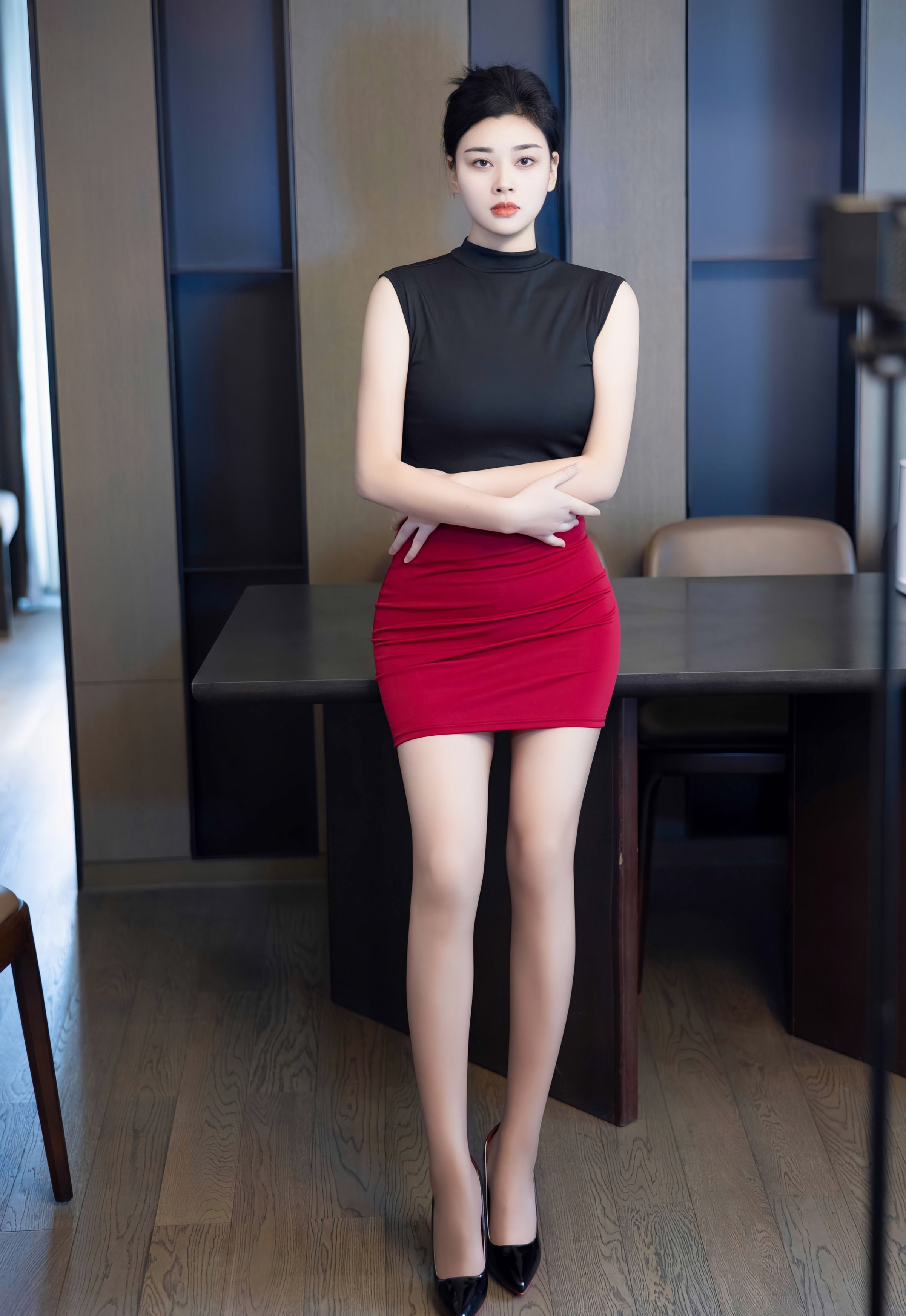 [XiuRen秀人网] No.10948 徐清妍 新人首套写真 黑色OL服饰 性感魅惑黑丝 [80张]插图