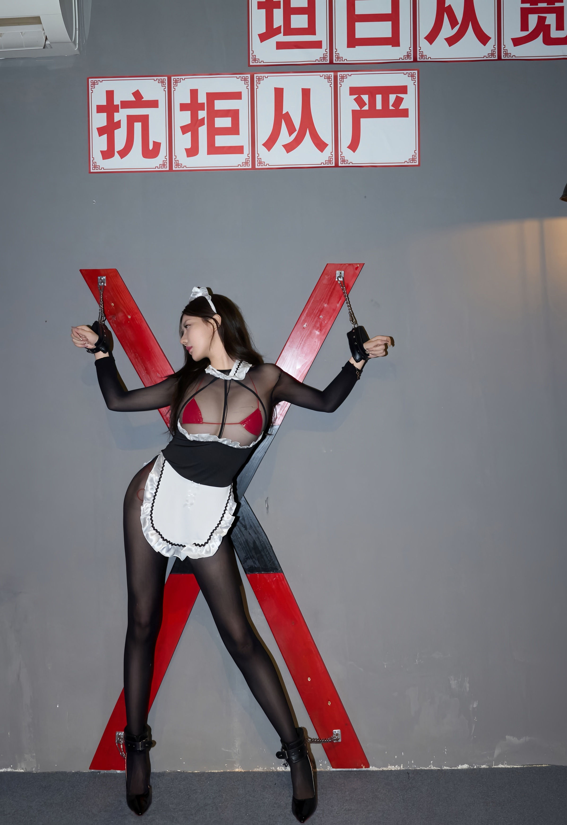 [XiuRen秀人网] No.10957 尹甜甜sunny 性感黑色连体丝袜 上海旅拍写真 [60张]插图1