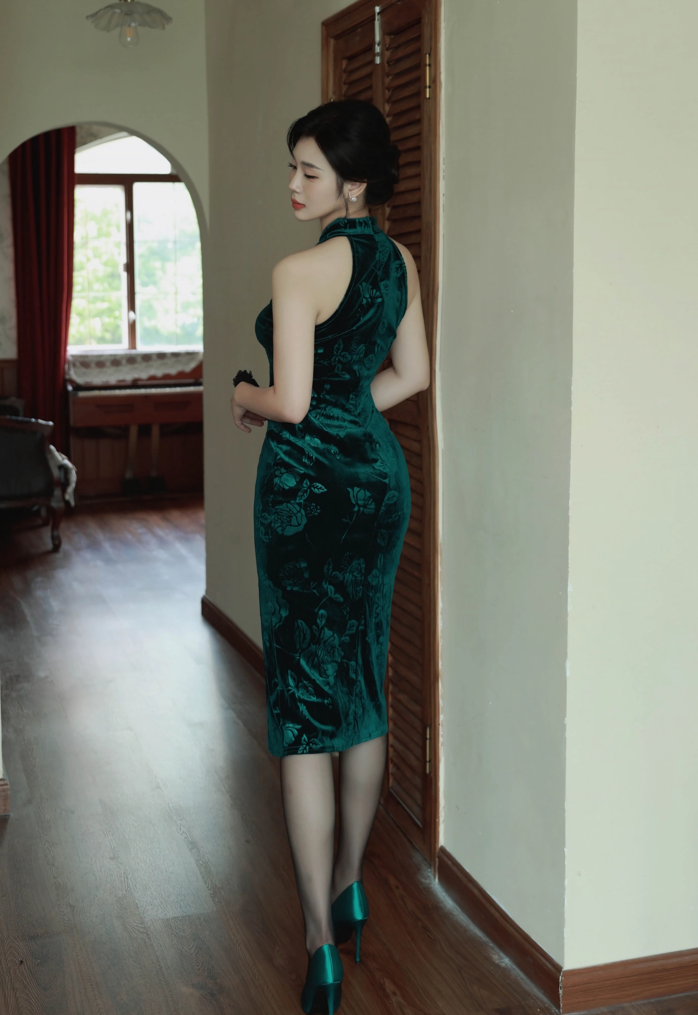 [XiuRen秀人网] No.10962 南乔 墨绿色旗袍 墨绿色蕾丝内衣 性感写真 [72张]插图