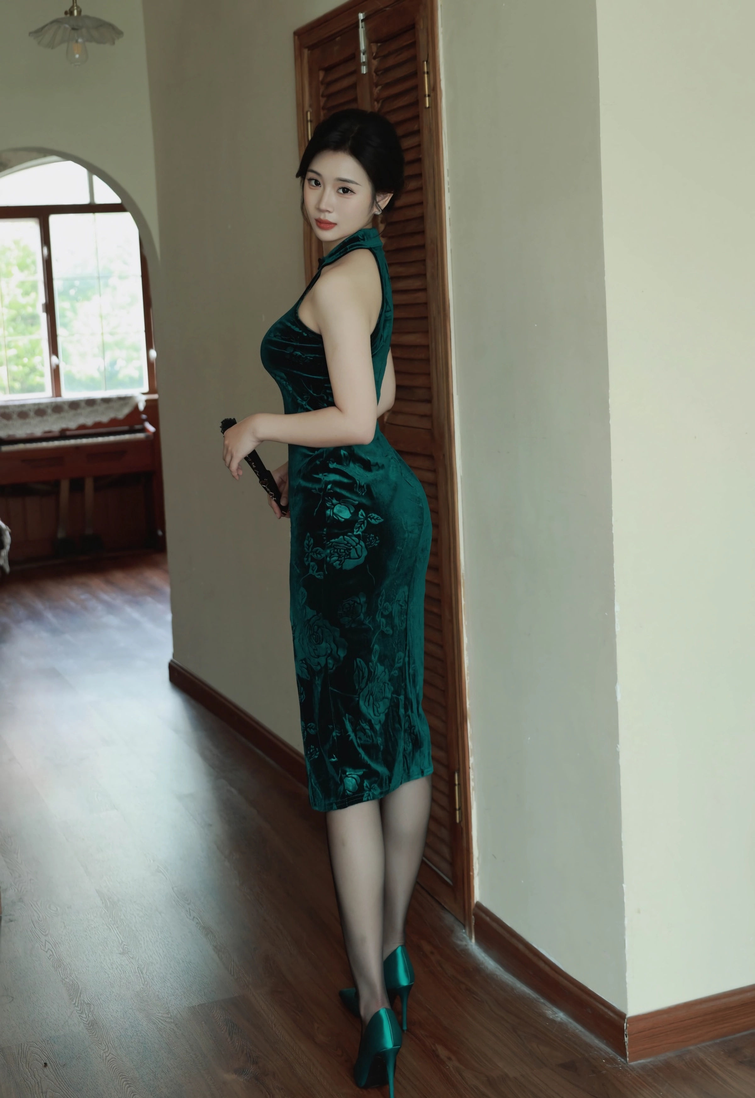 [XiuRen秀人网] No.10962 南乔 墨绿色旗袍 墨绿色蕾丝内衣 性感写真 [72张]插图1