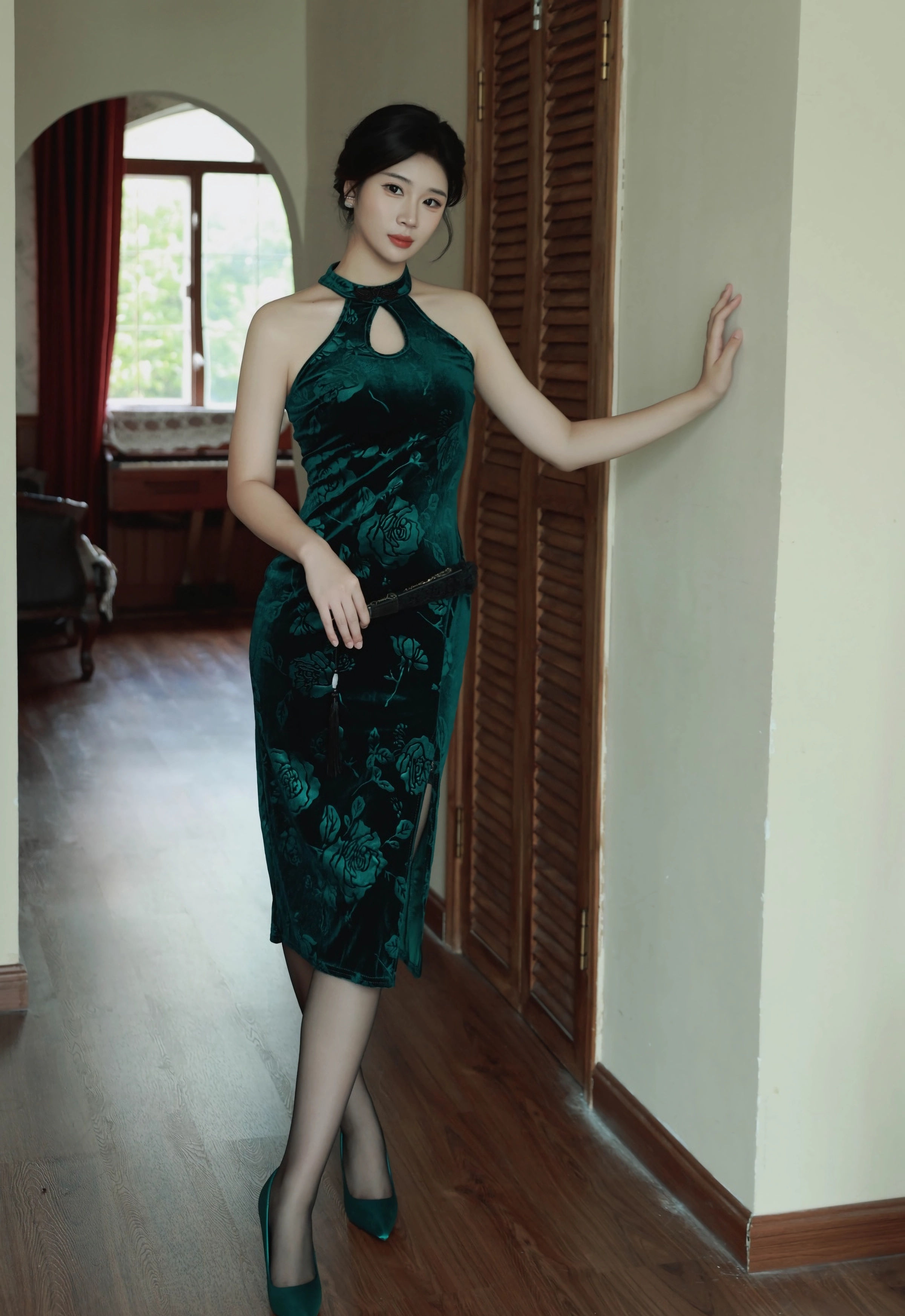 [XiuRen秀人网] No.10962 南乔 墨绿色旗袍 墨绿色蕾丝内衣 性感写真 [72张]插图1