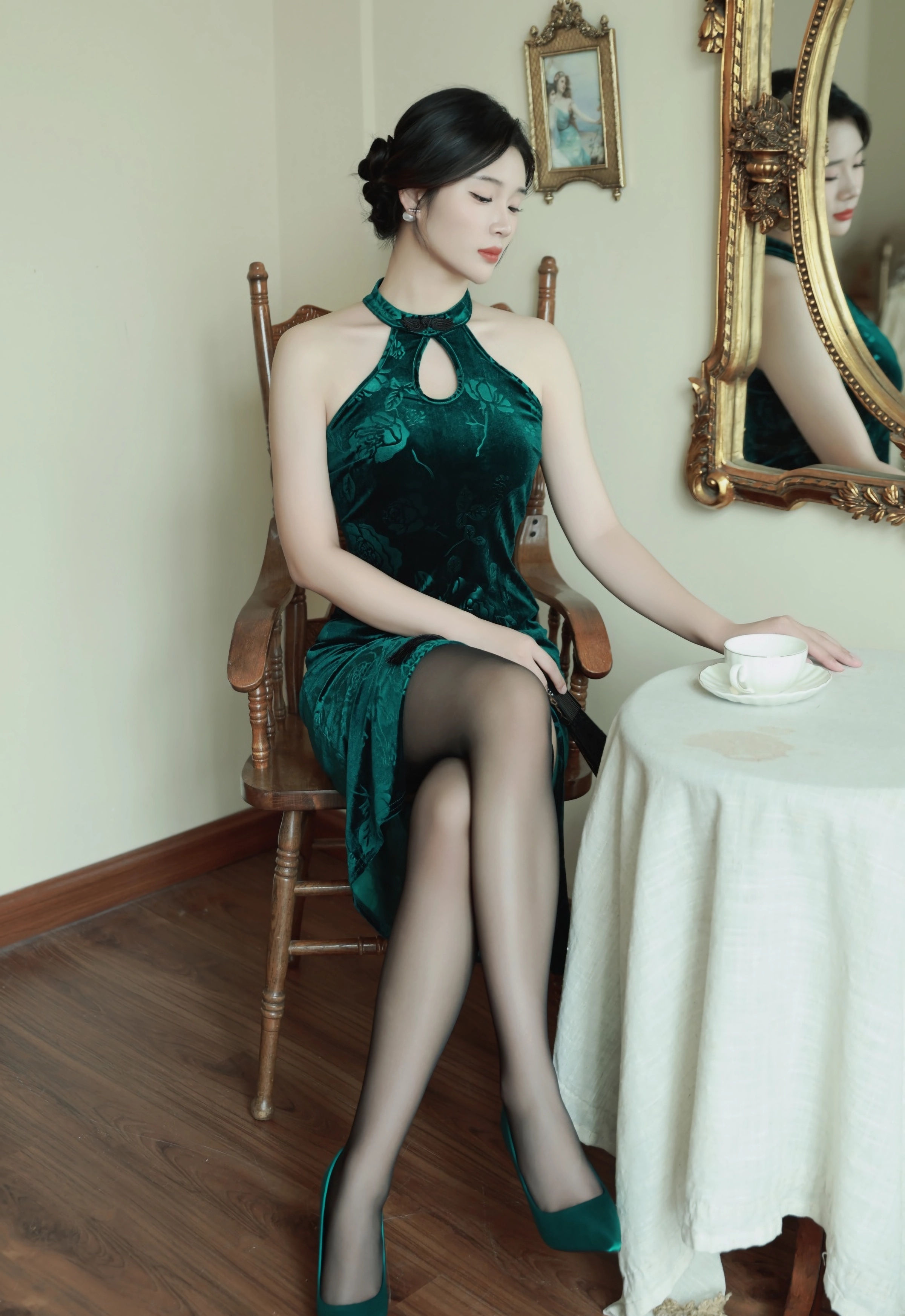 [XiuRen秀人网] No.10962 南乔 墨绿色旗袍 墨绿色蕾丝内衣 性感写真 [72张]插图