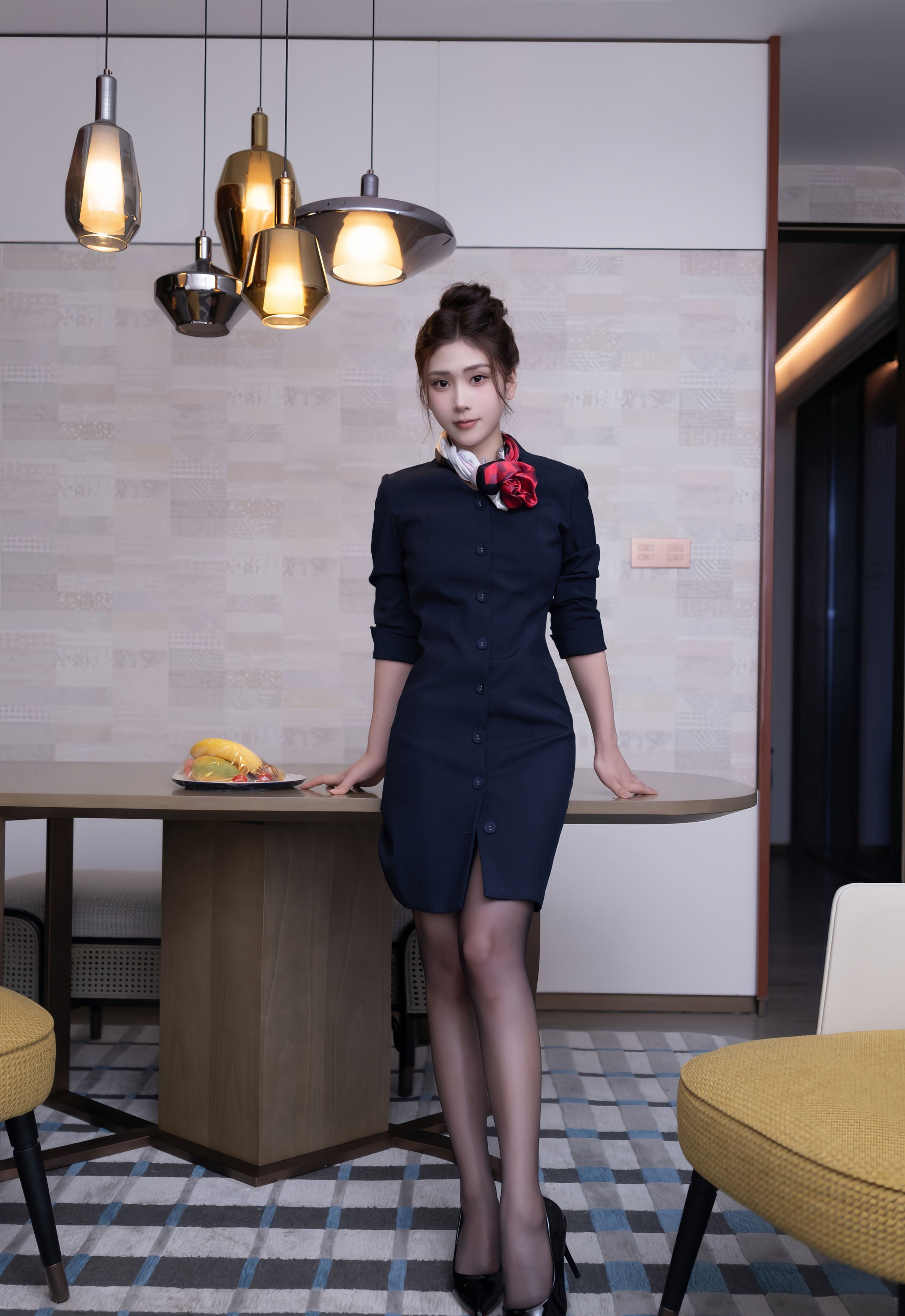 [XiuRen秀人网] No.10982 刘婷婷 空姐制服诱惑 性感写真 [74张]插图1