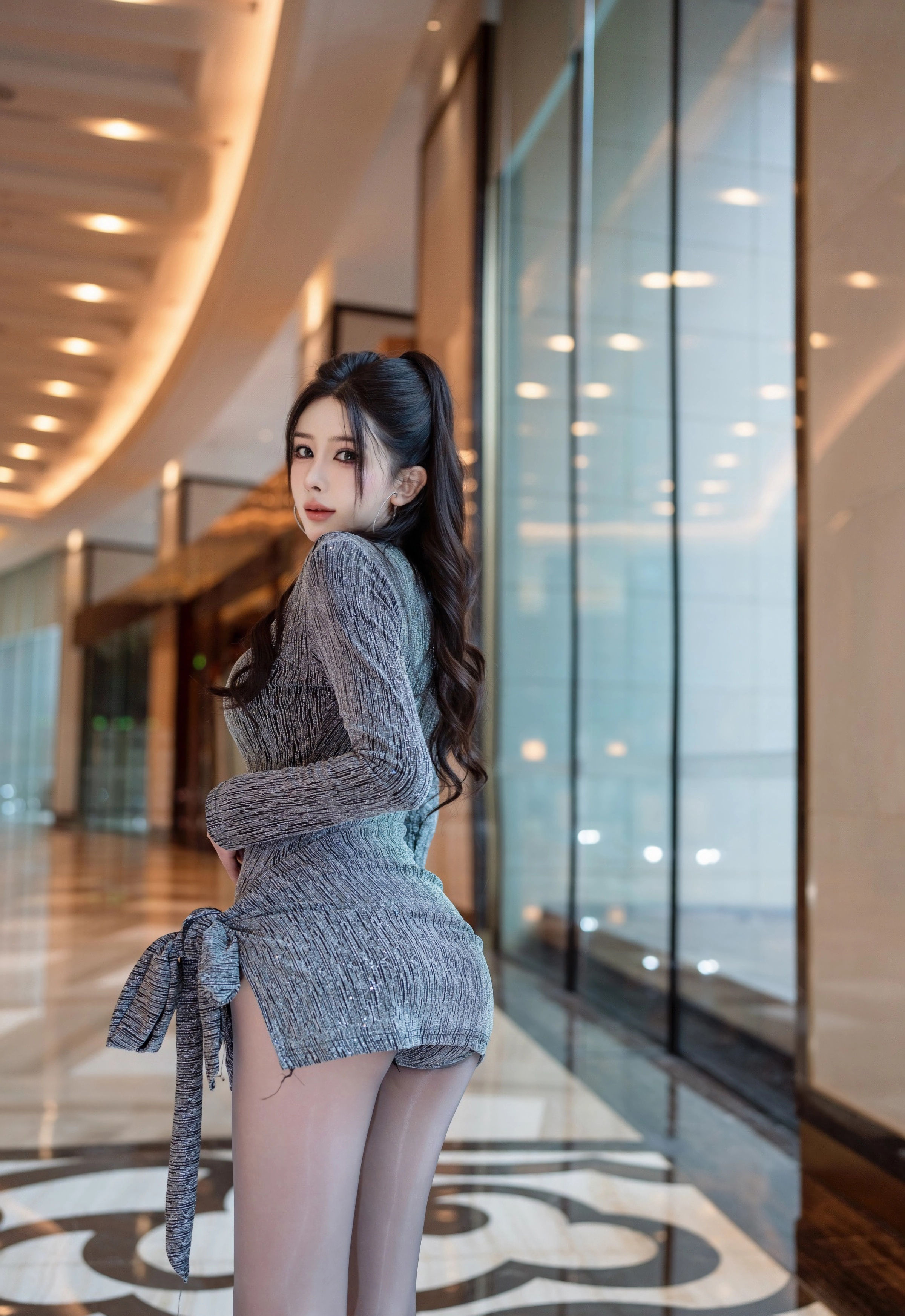 [XINGYAN星颜社] VOL.427 李丽莎 灰色连衣短裙 灰色丝袜 性感写真 [71张]插图