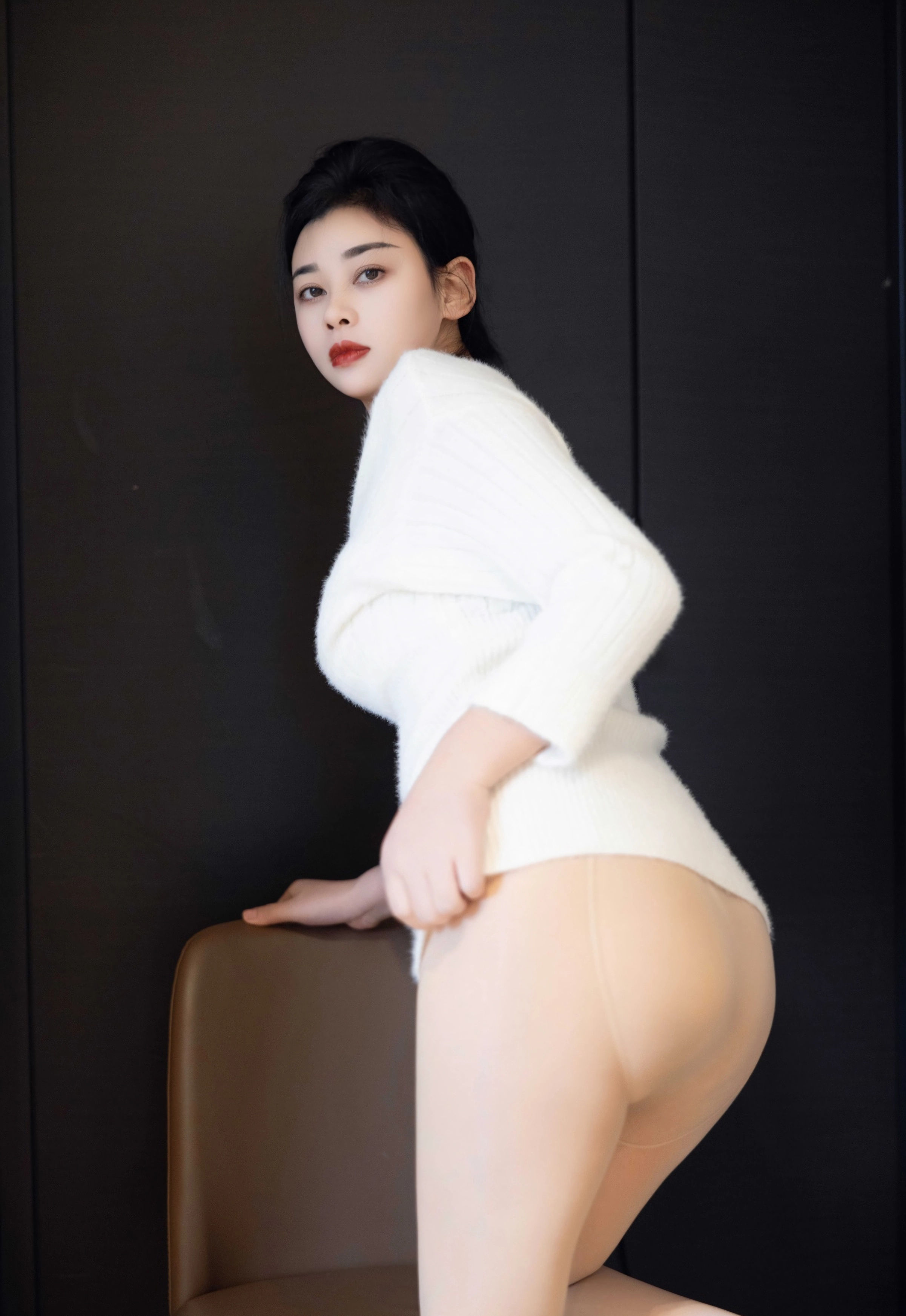 [XiuRen秀人网] No.10986 徐清妍 白色毛衣 诱人肉色丝袜 性感写真 [86张]插图1