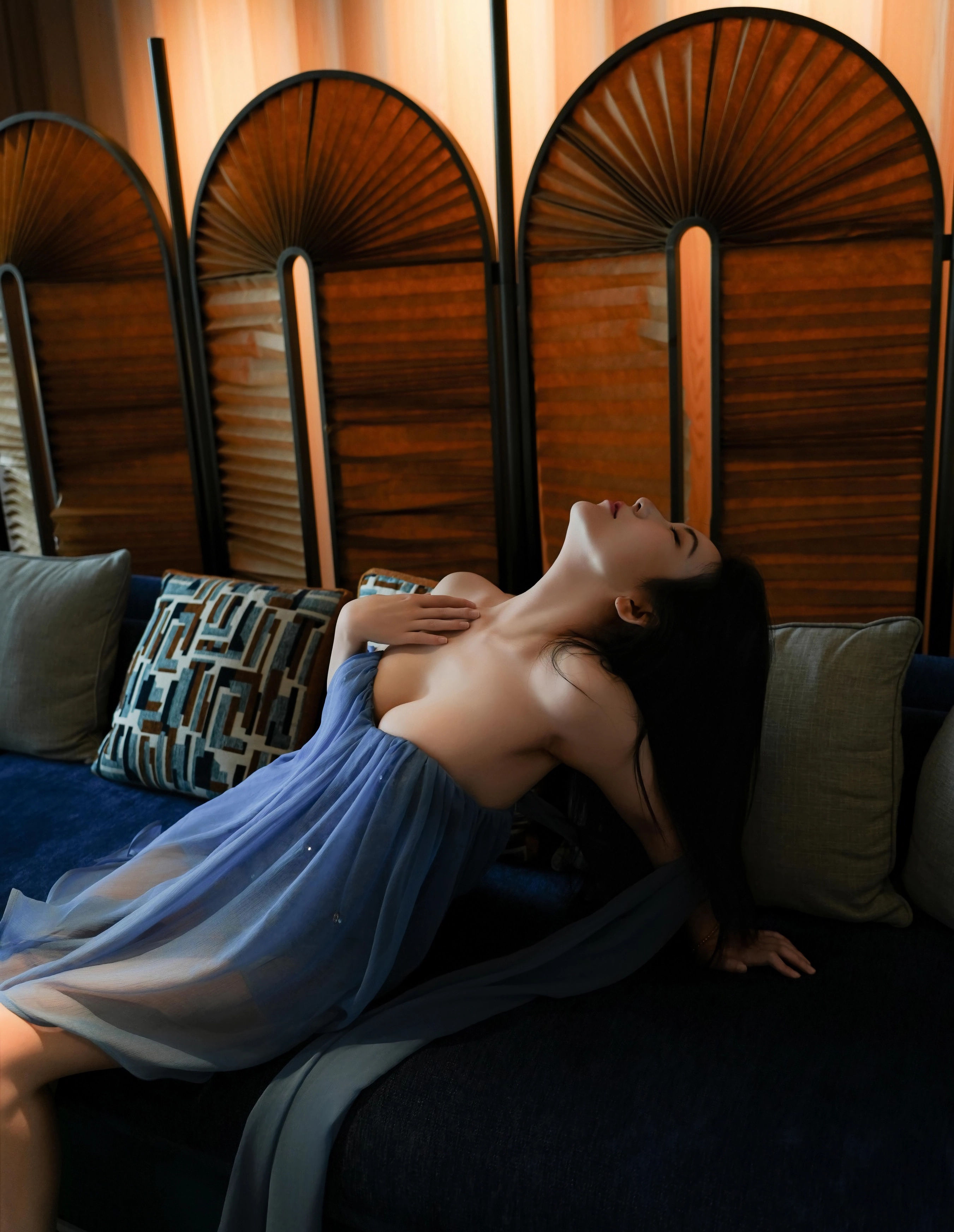 [XiuRen秀人网] No.10988 烧烧小桃 蓝色连衣短裙 性感写真 [52张]插图