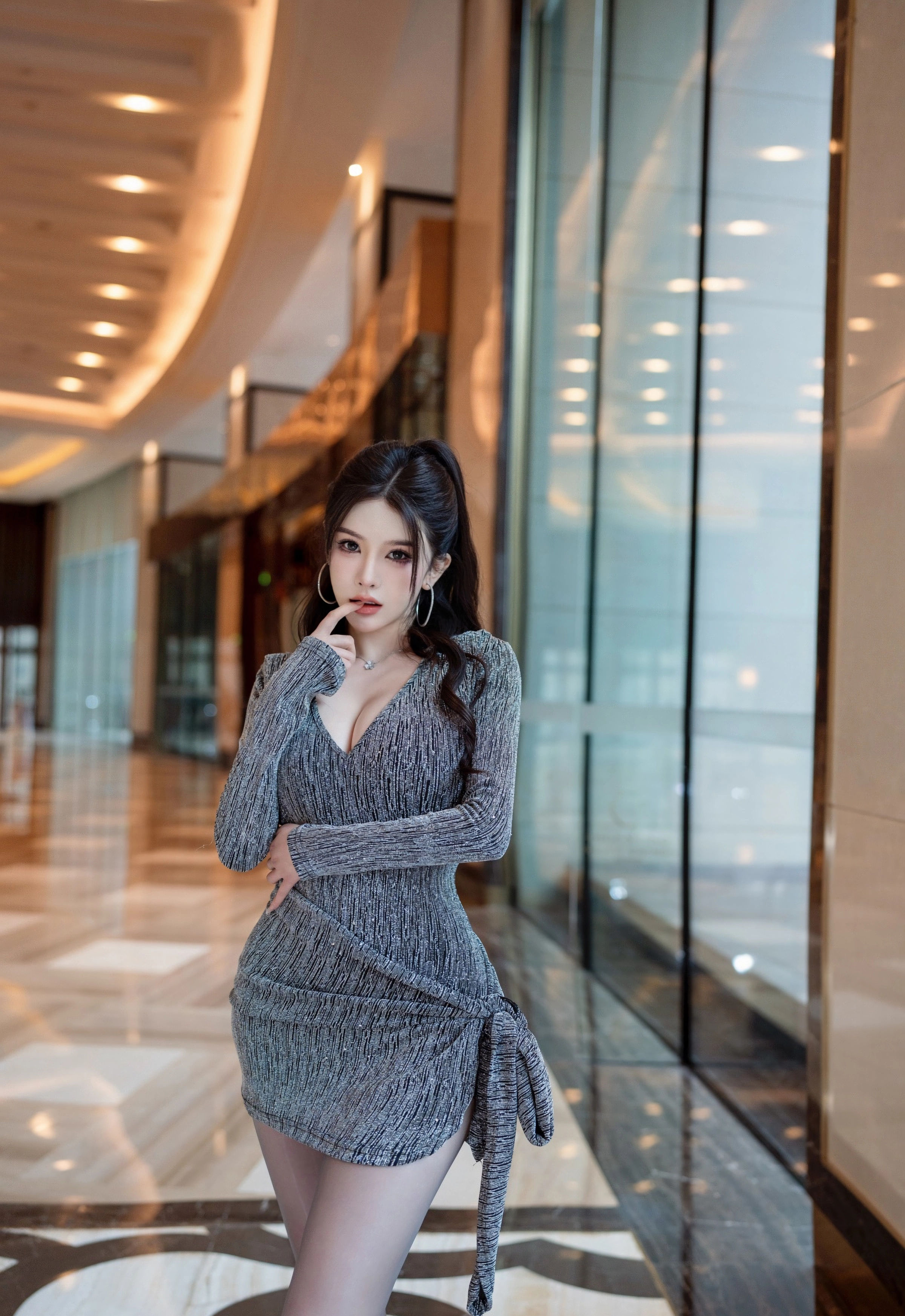 [XINGYAN星颜社] VOL.427 李丽莎 灰色连衣短裙 灰色丝袜 性感写真 [71张]插图1