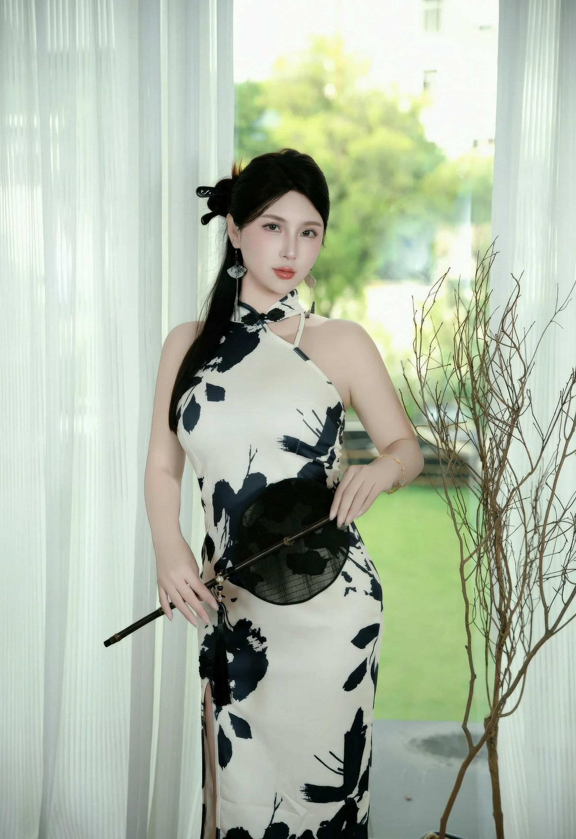 [XiuRen秀人网] No.10989 小蛮妖Yummy 白色旗袍 白色丝袜 性感写真 [70张]插图1