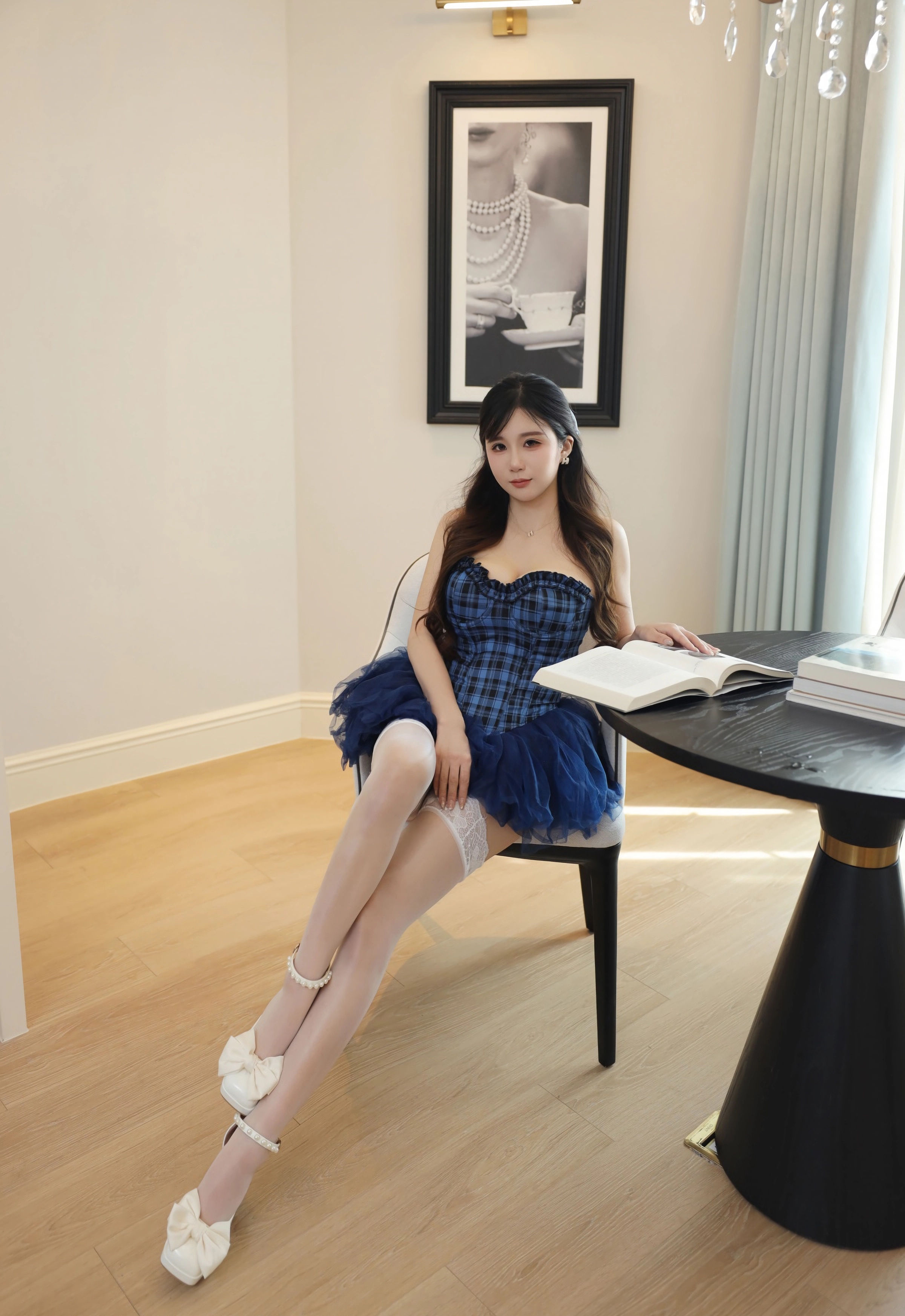 [XiuRen秀人网] No.10990 小肉肉咪 蓝色蓬蓬裙 白色丝袜 性感写真 [68张]插图1