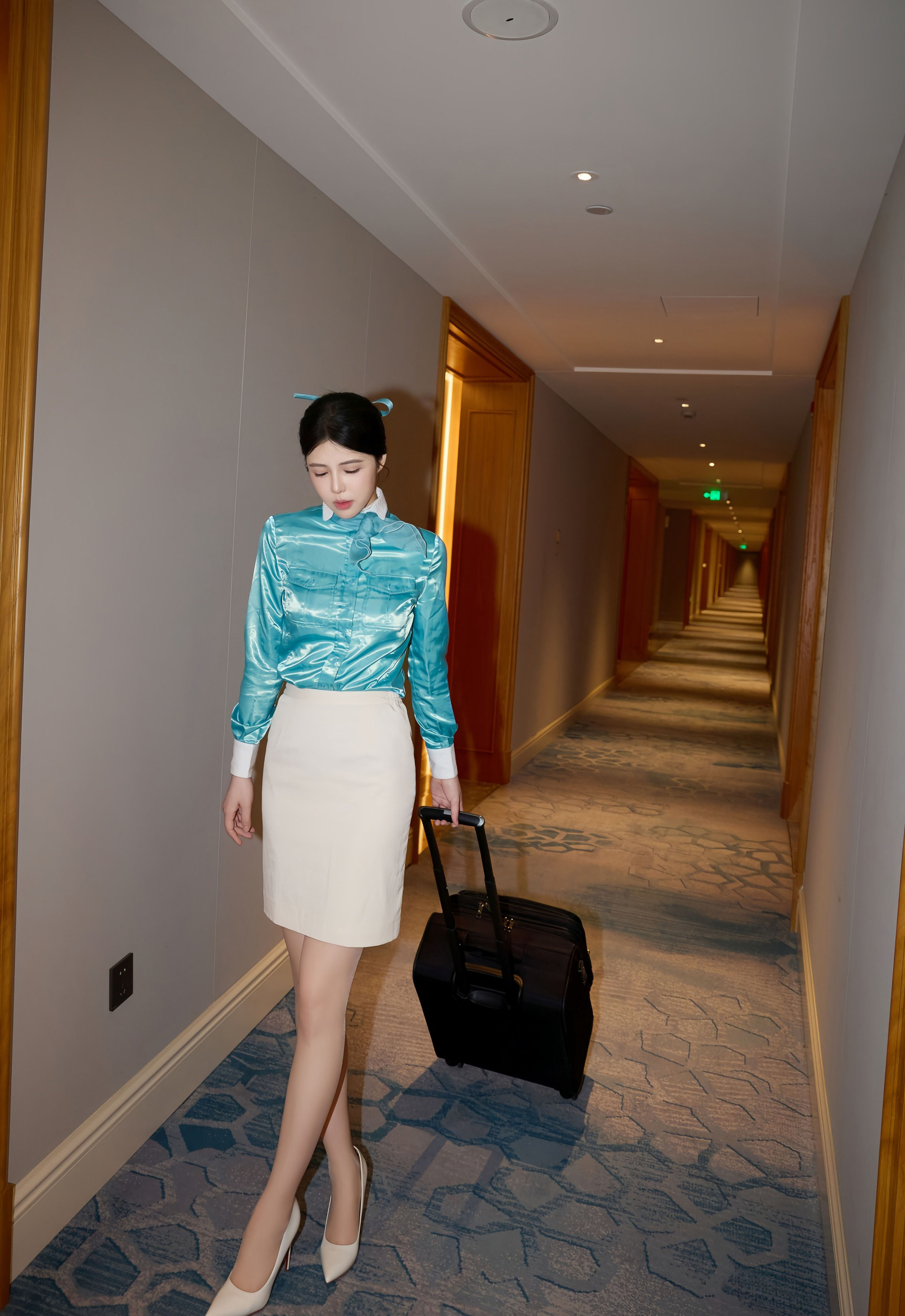 [XiuRen秀人网] No.10998 方蕾蕾 空姐制服诱惑 性感写真 [77张]插图