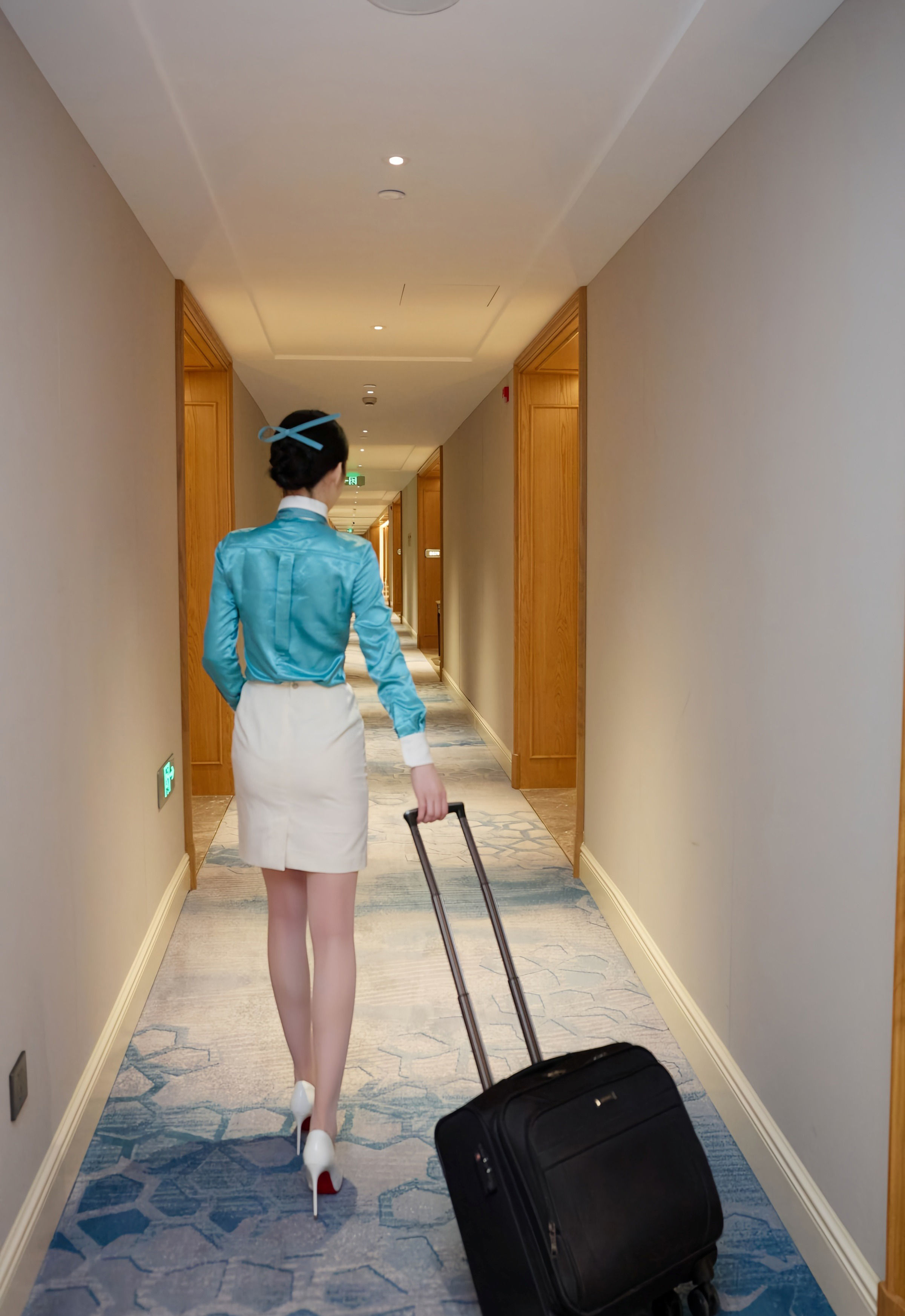 [XiuRen秀人网] No.10998 方蕾蕾 空姐制服诱惑 性感写真 [77张]插图1