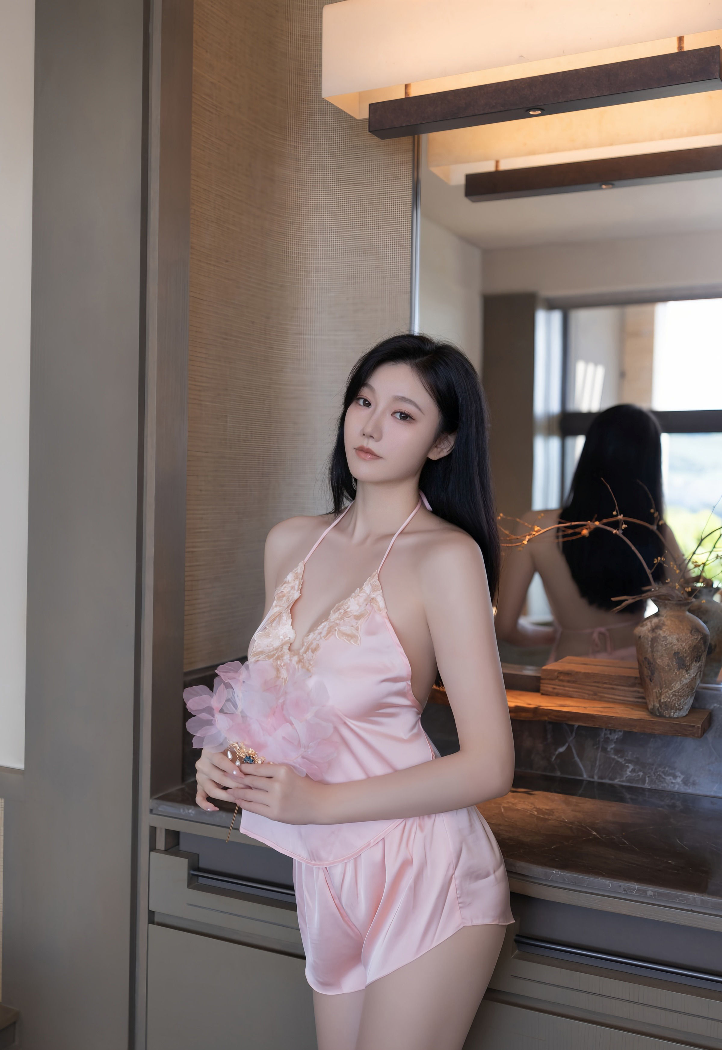 [XiuRen秀人网] No.11002 安然anran 粉色肚兜 肉色丝袜 性感写真 [78张]插图