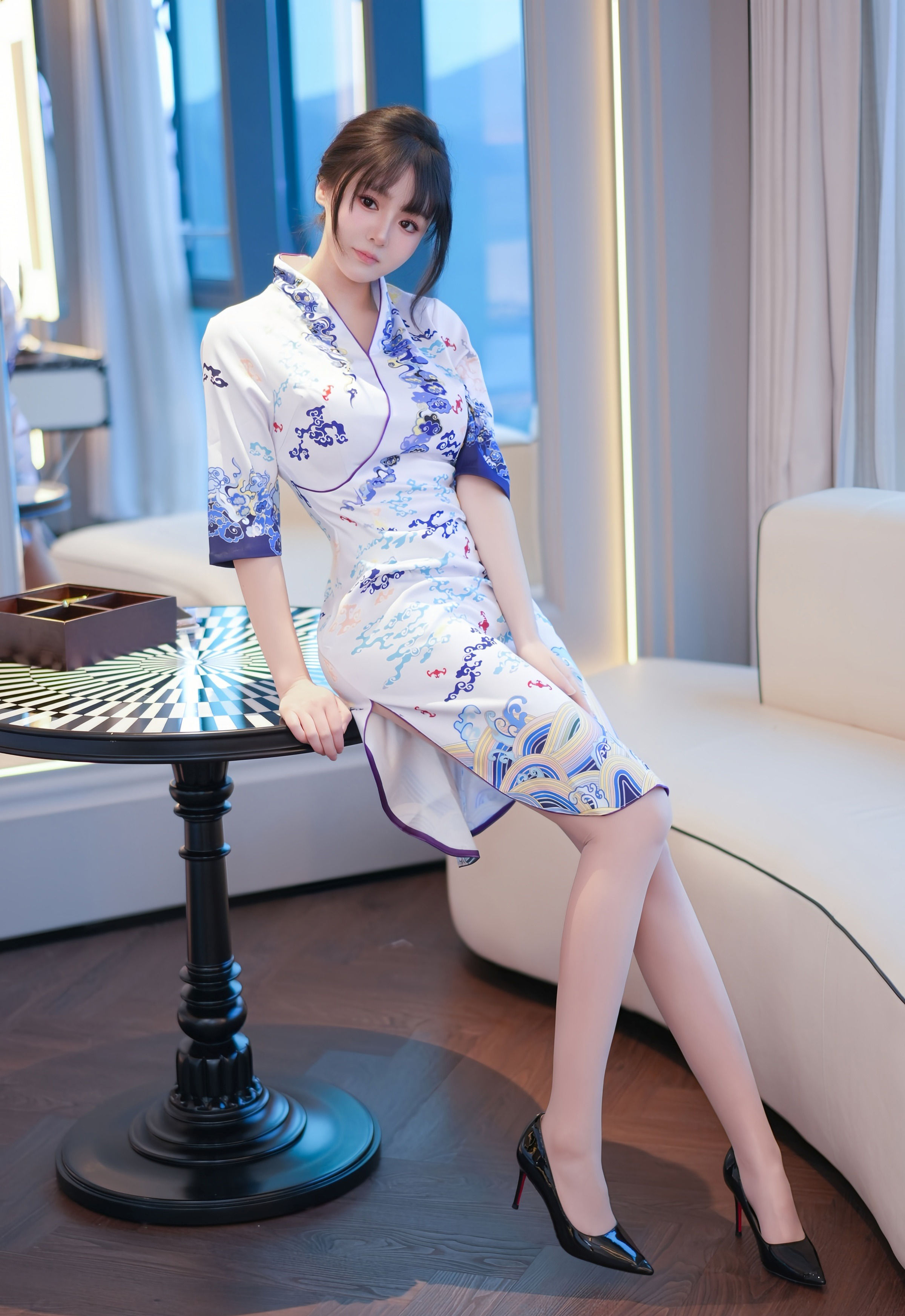 [XiuRen秀人网] No.11001 沈南汐RuRu 浅色旗袍 魅惑肉丝 性感写真 [67张]插图